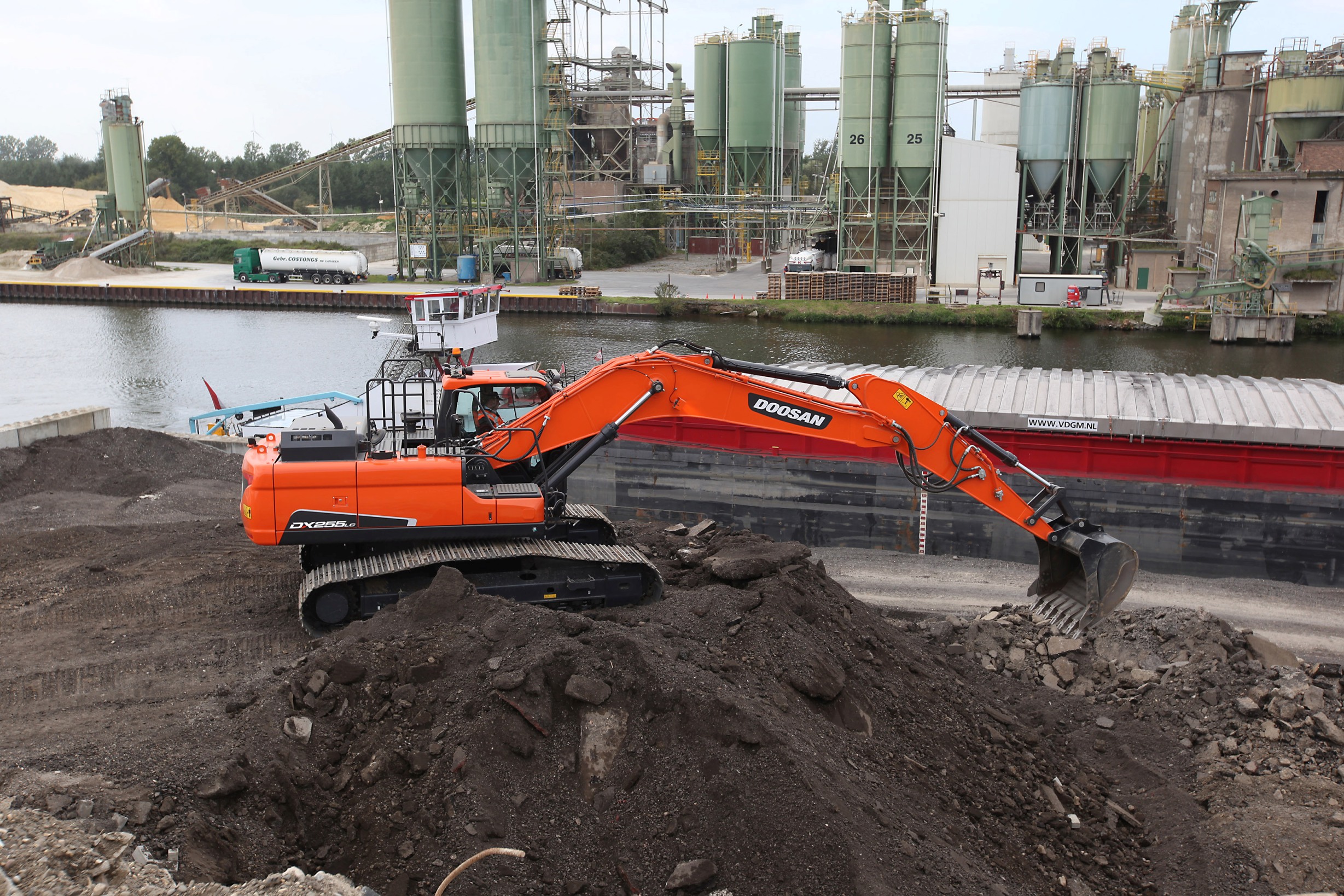 Doosan DX255LC-5 crawler excavator