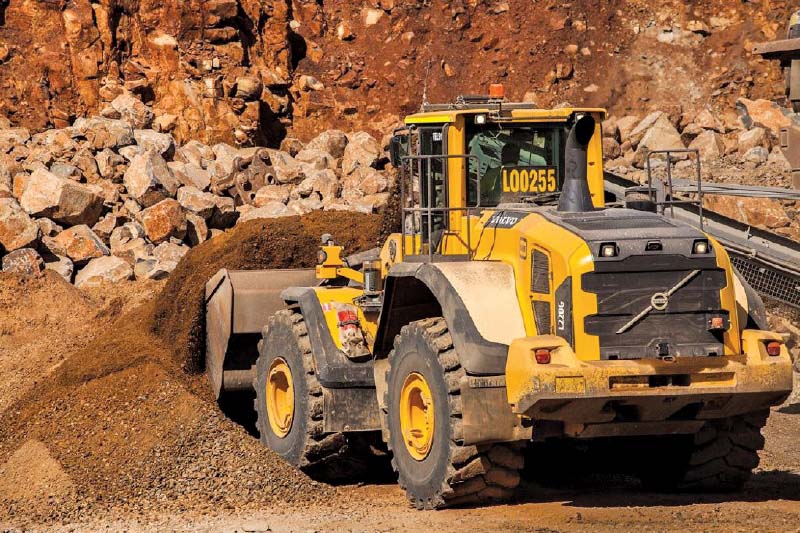 Volvo L220 wheeled loader 