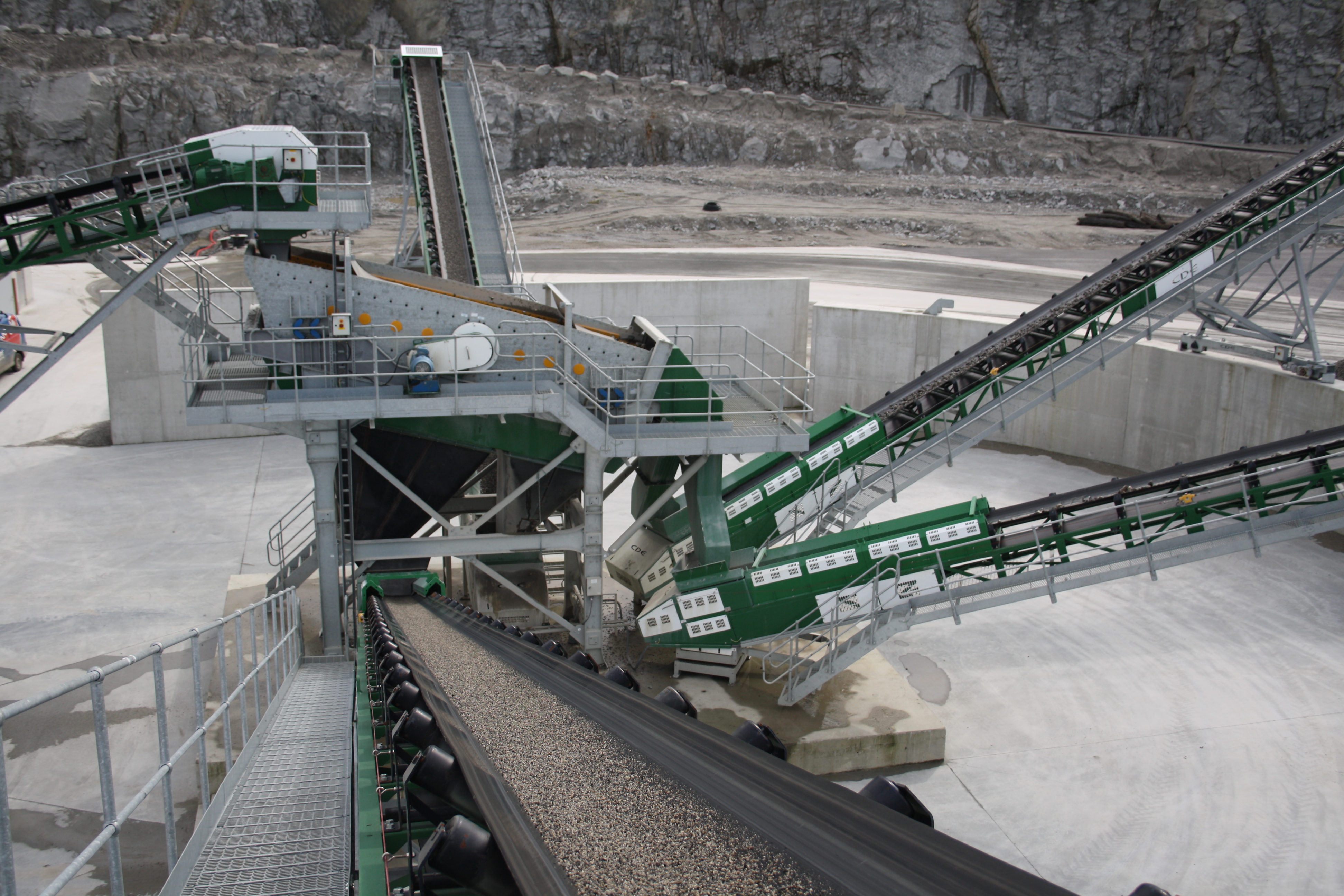 CDE Global stockpiles conveyers