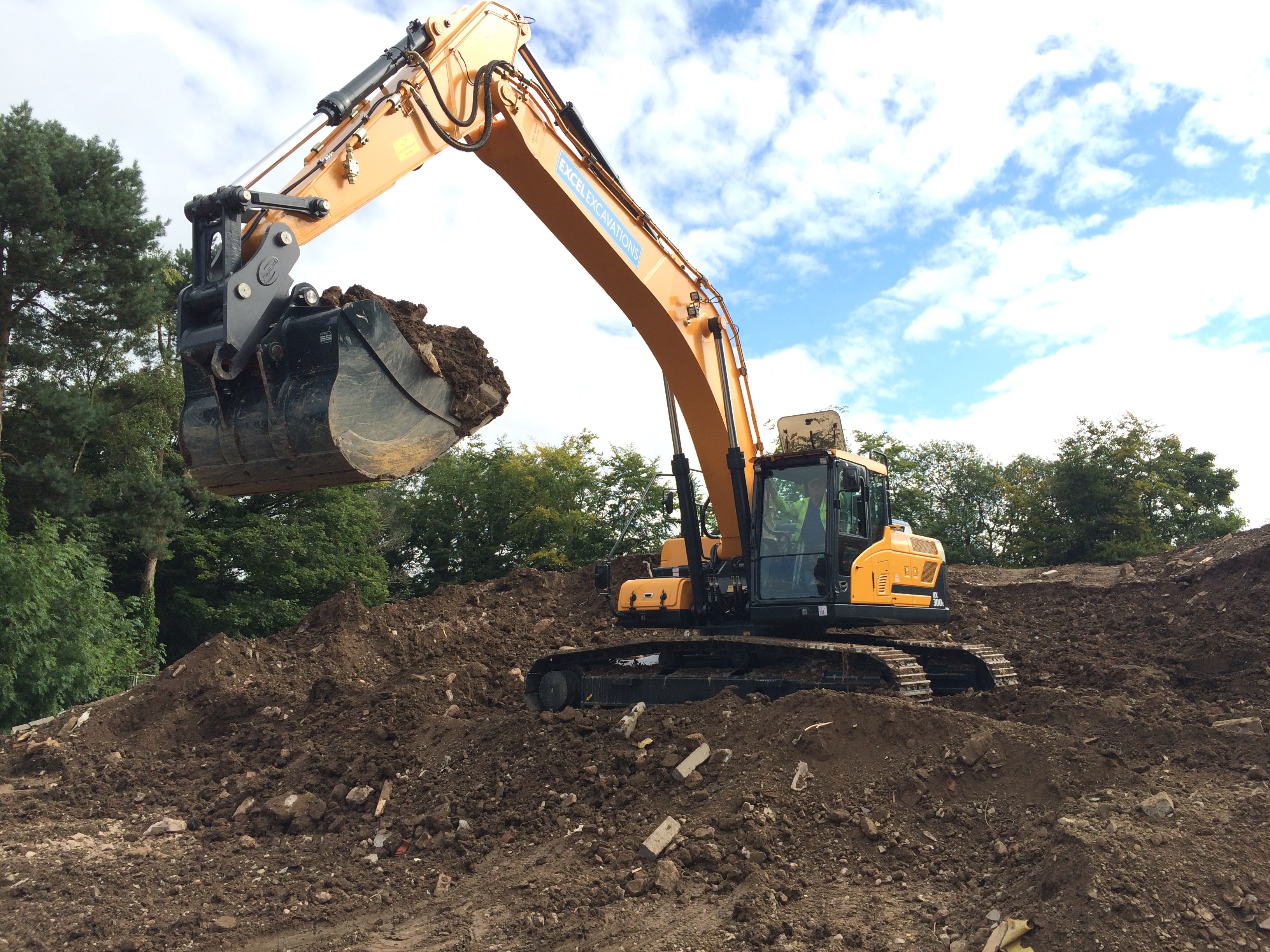 Hyundai’s 30tonne class HX300L excavator