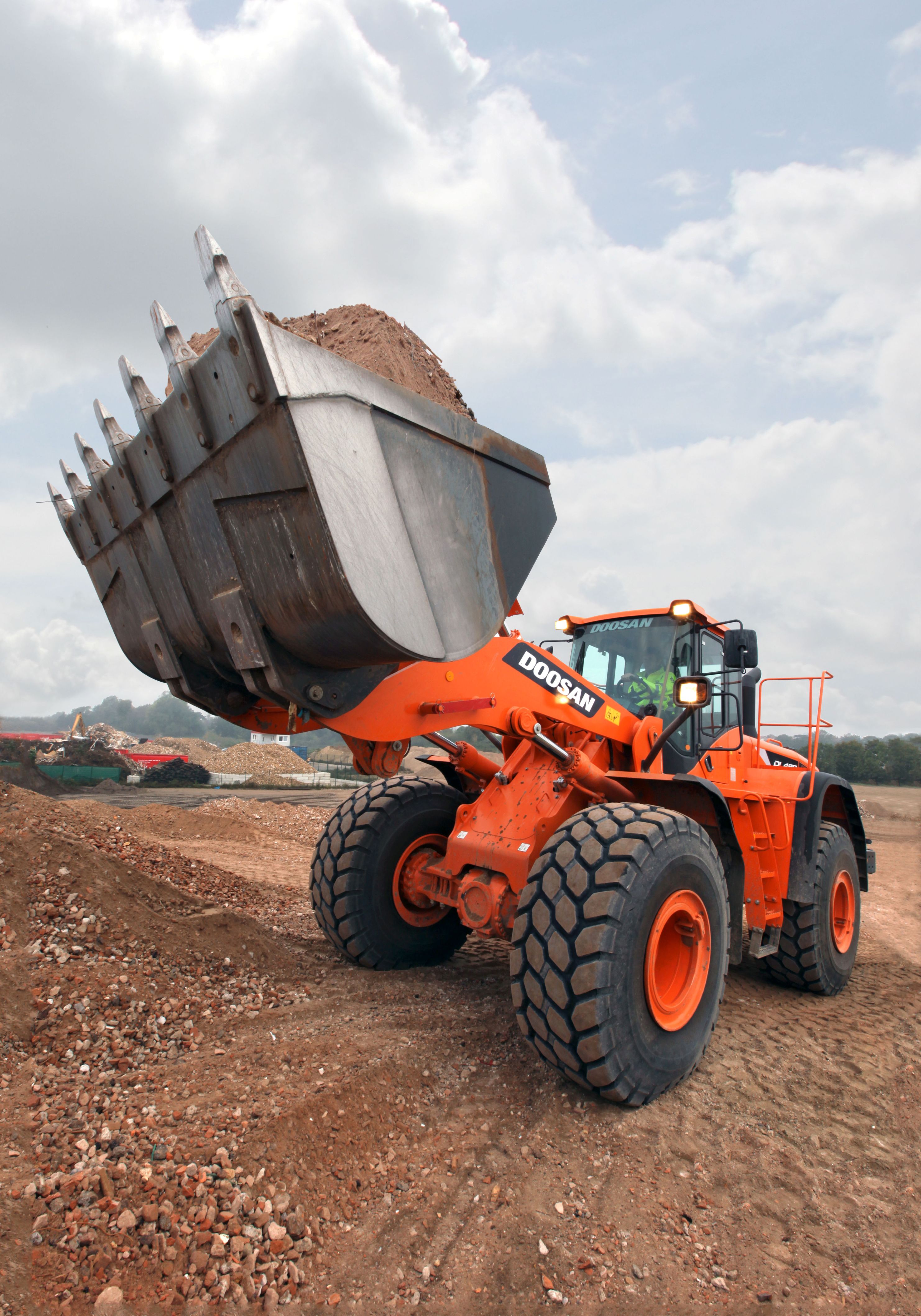 Doosan’s DL420-5 wheeled loader 