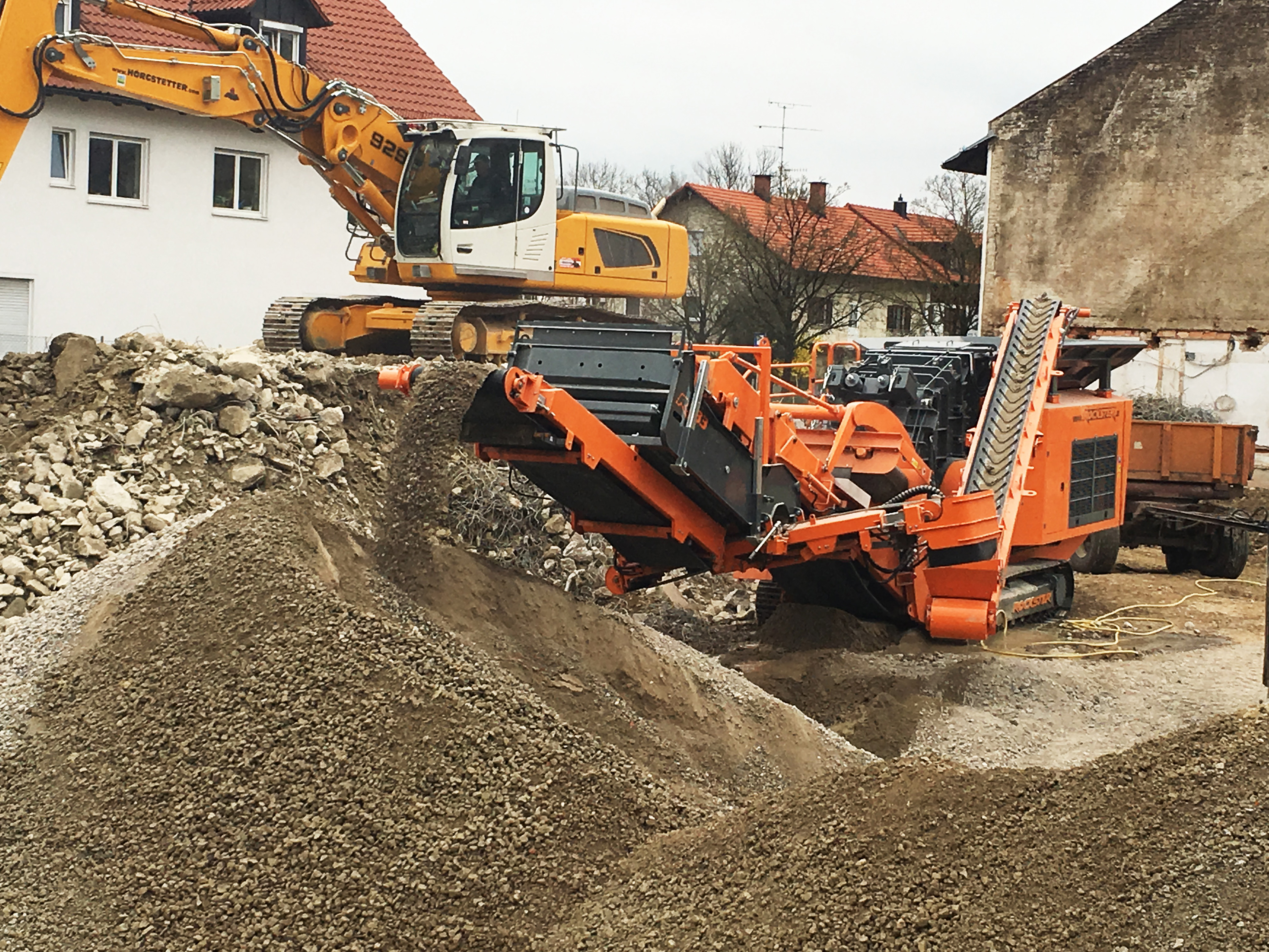 Rockster R900 impact crusher 