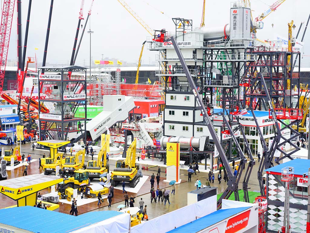 Outdoor area at bauma China 2016 pic: Messe München