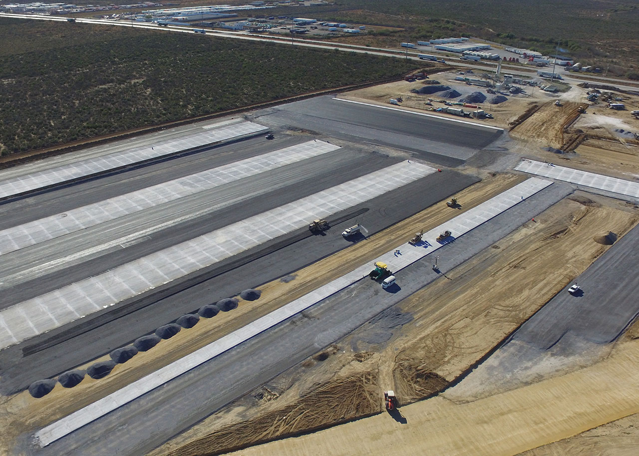 CEMEX supplies special concrete capable of withstanding traffic from 400 trailers daily