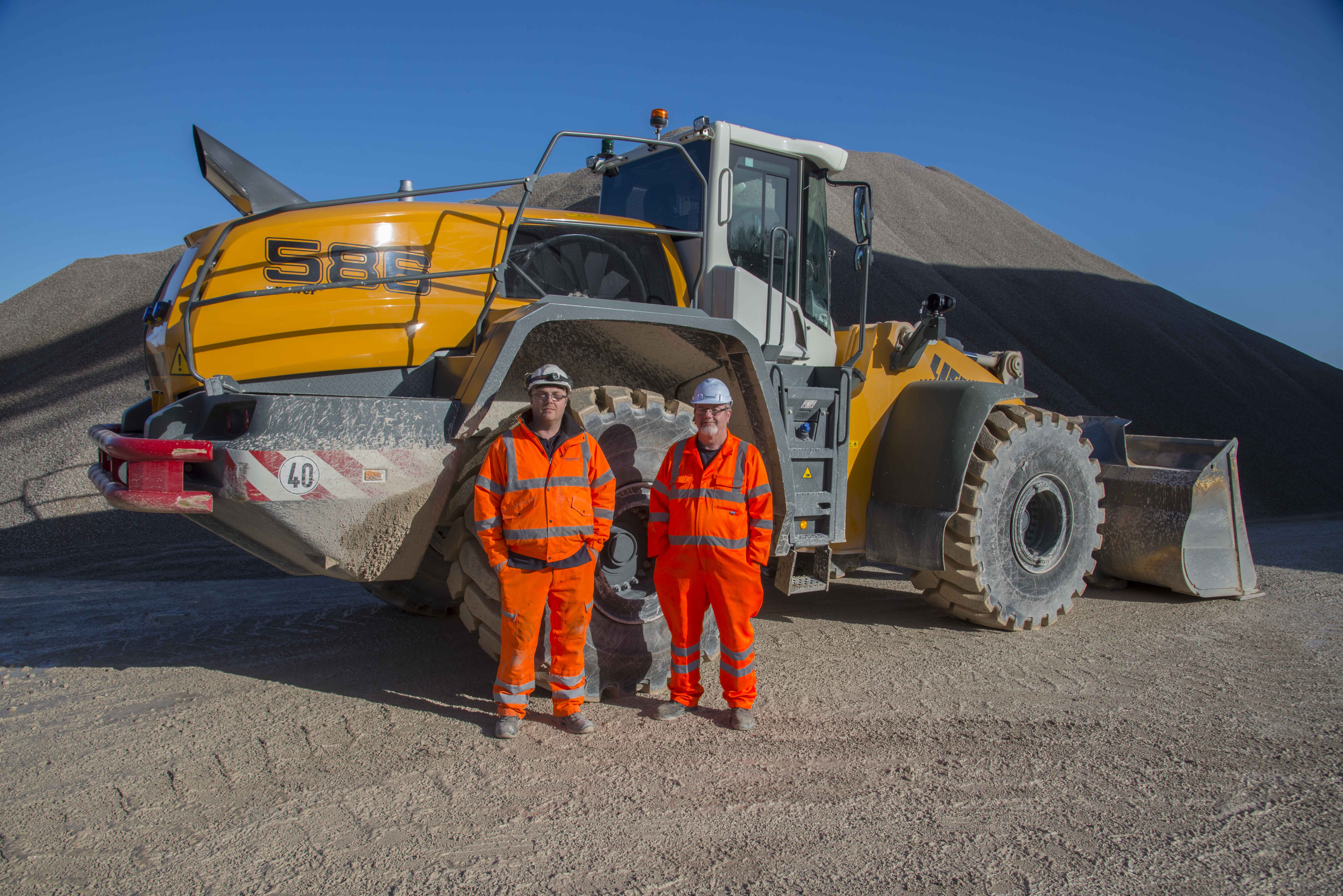 NEWS - Liebherr_L 586 X Power wheeled loader.JPG