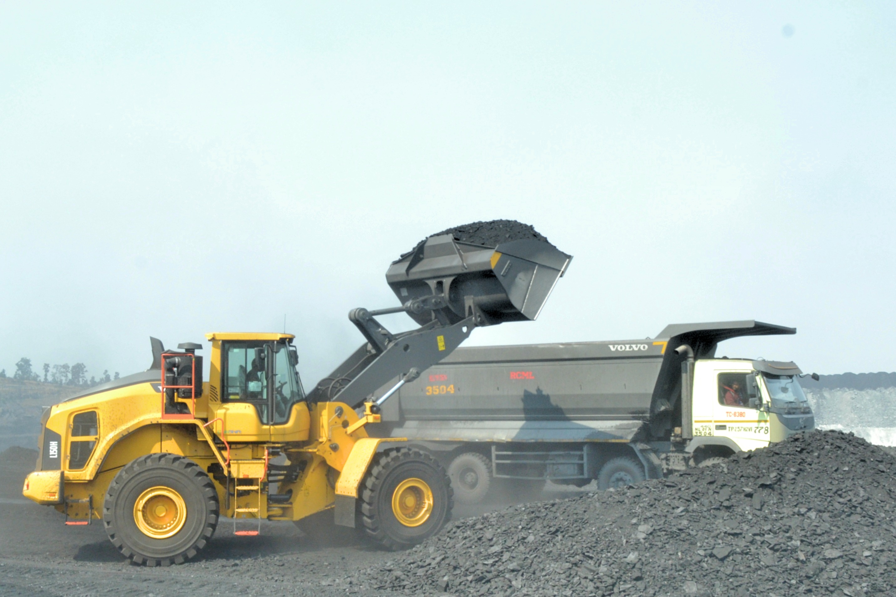 Volvo L150H wheeled loaders at Indian coal mine.jpg