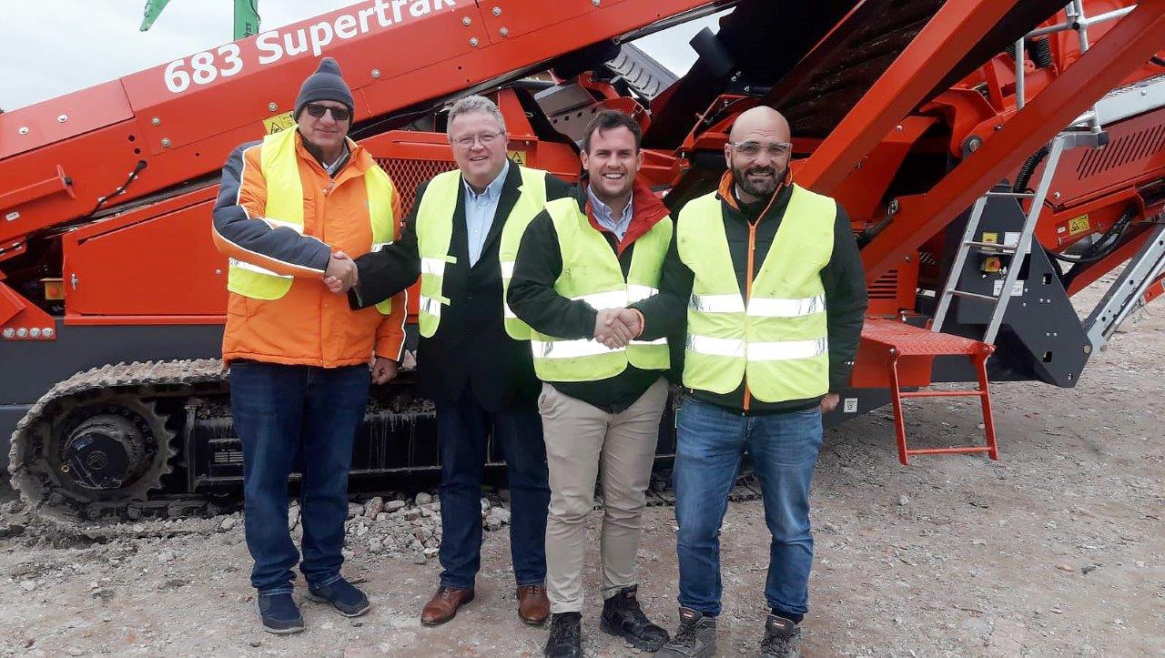 Nigel Irvine of Terex Finlay (second left) welcomes Olaf Mulder (first left) of new Spanish dealer Mycsa Mulder