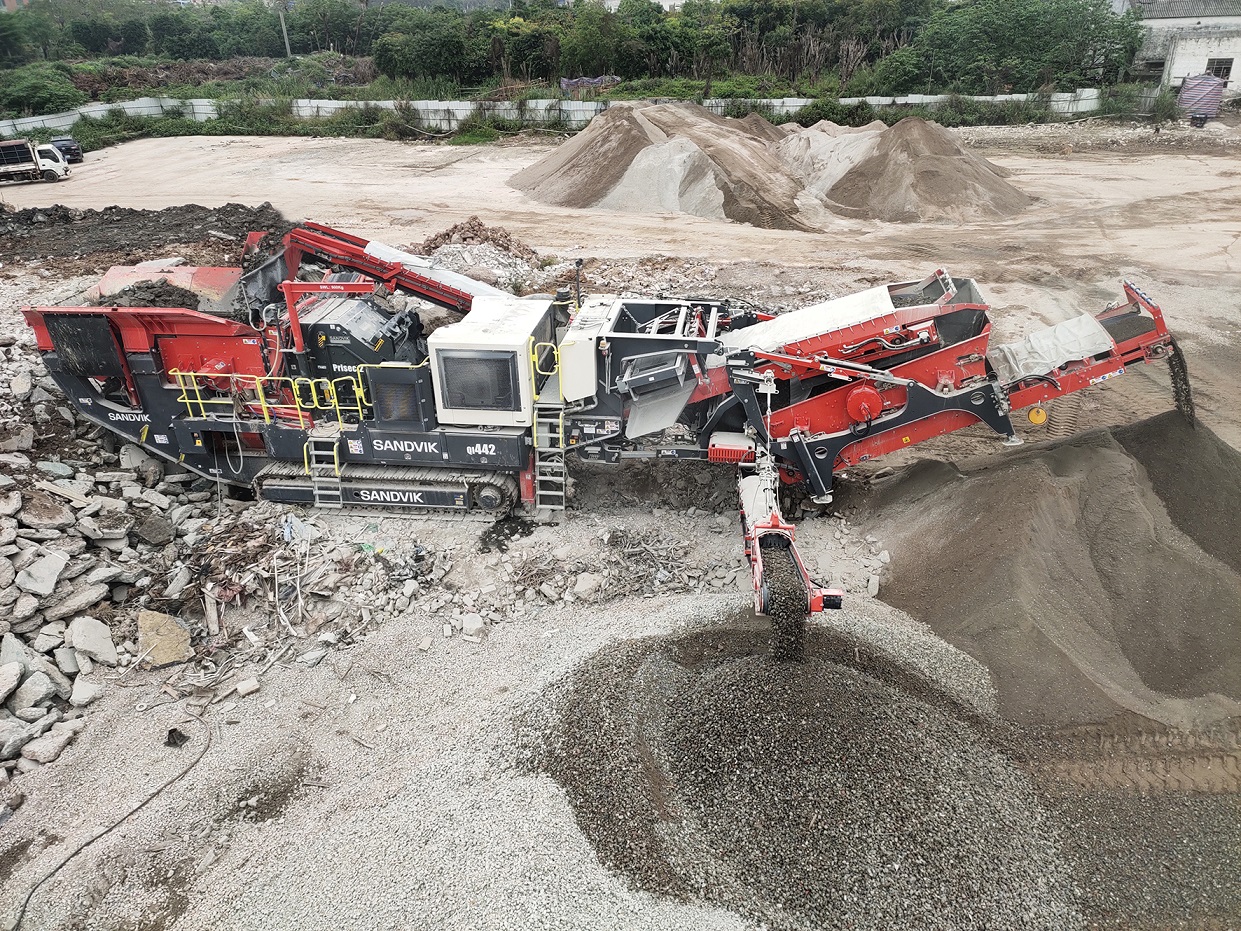 The Sandvik QI442 HS crusher