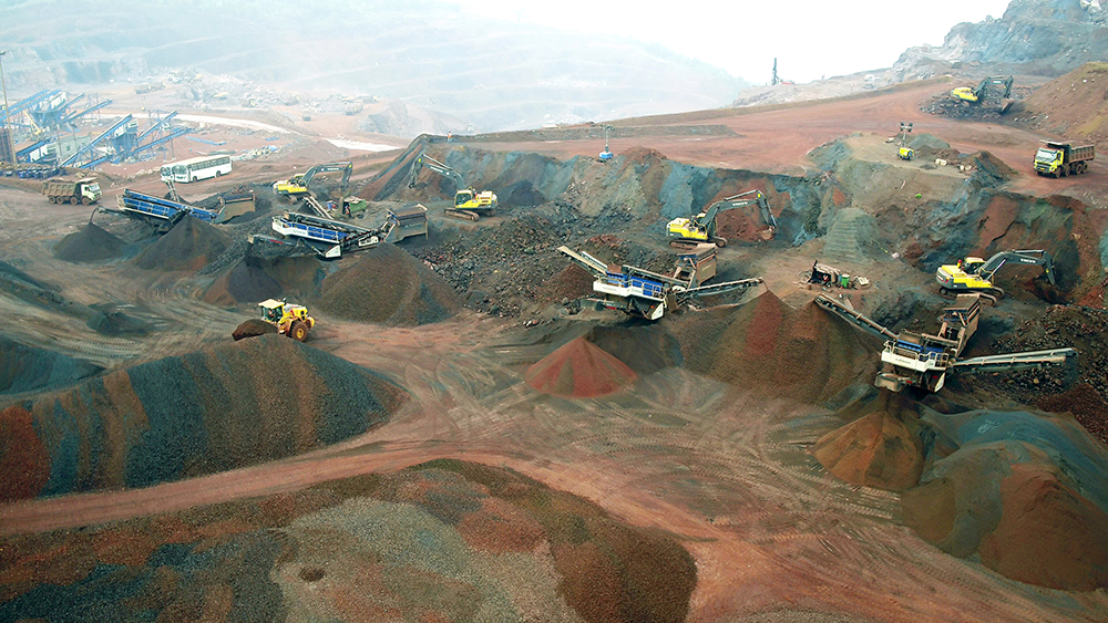 MOBISCREEN MS EVO screening plants in action at Kalinga Commercial Corporation’s Keonjhar open-pit iron ore site