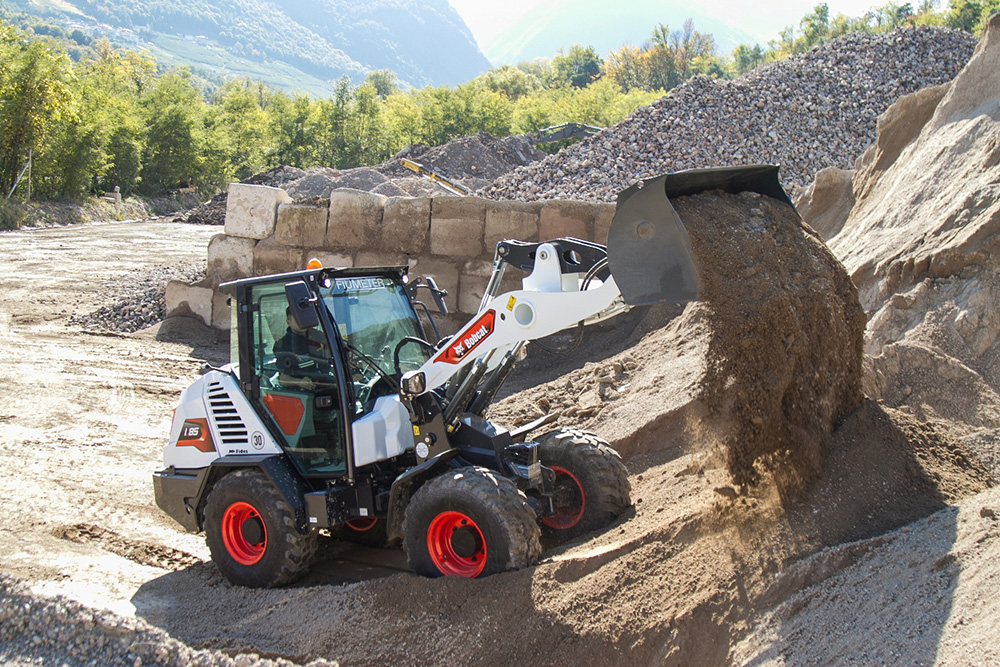 The first new Bobcat L85 compact wheeled loader in Italy has been sold to Fiumeter