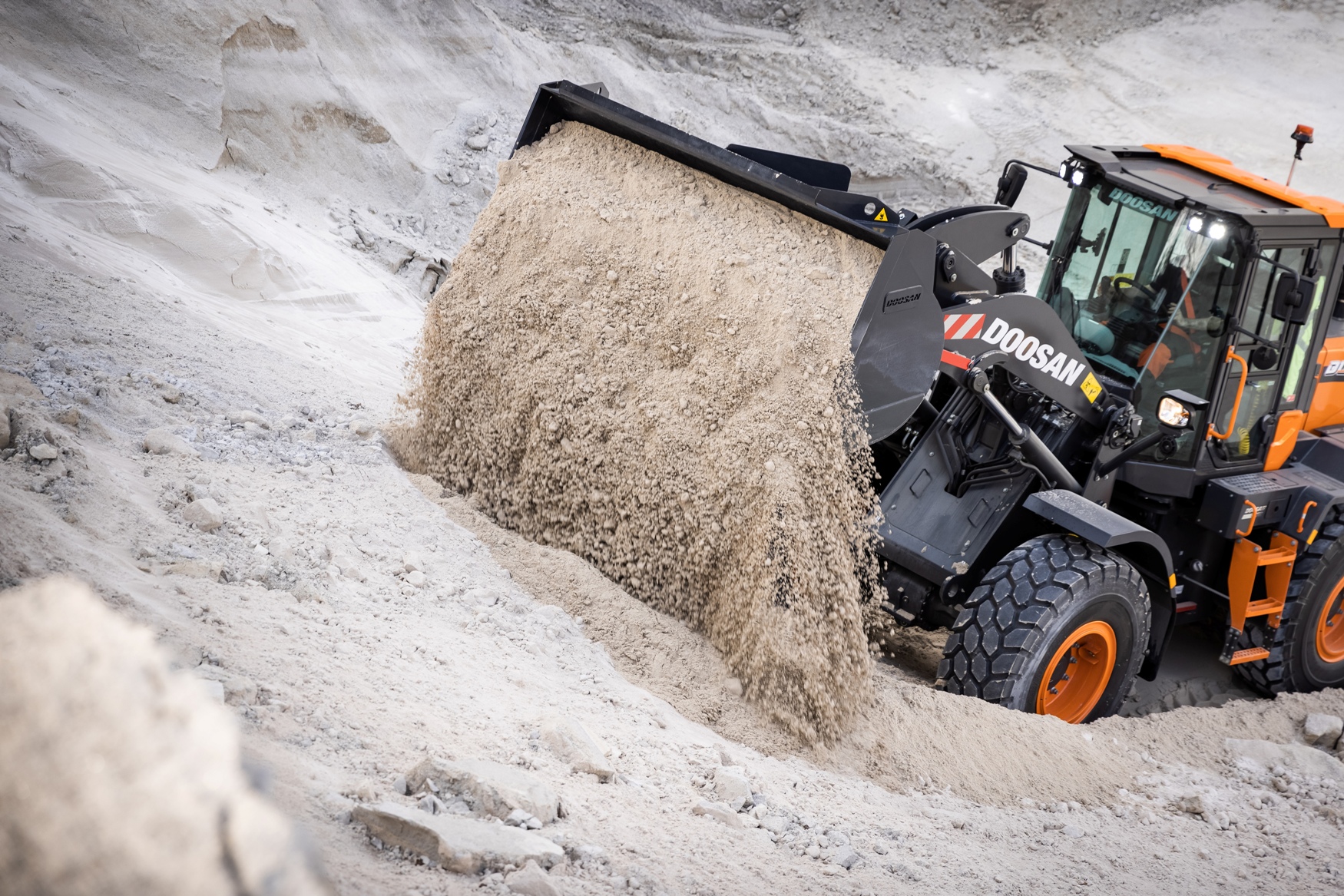 Doosan DX140LCR-7 Crawler Excavator DL250-7 Wheel Loader World of Concrete