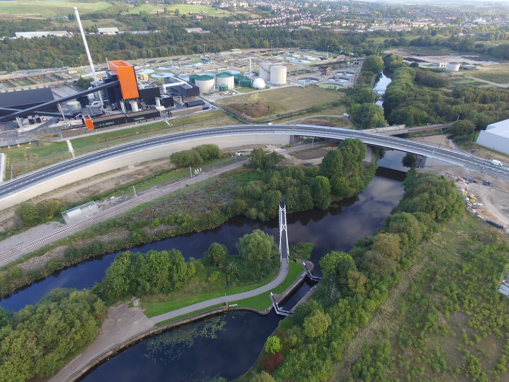 The Tinsley Strategic Bus Link in Sheffield saw Anderton Concrete work in partnership with Tensar International to install a Keystone retaining wall system. The structure is an exceptionally large back-to-back retaining wall, around 500m long by 12m high. The wall was designed by Tensar International using RE500 grids