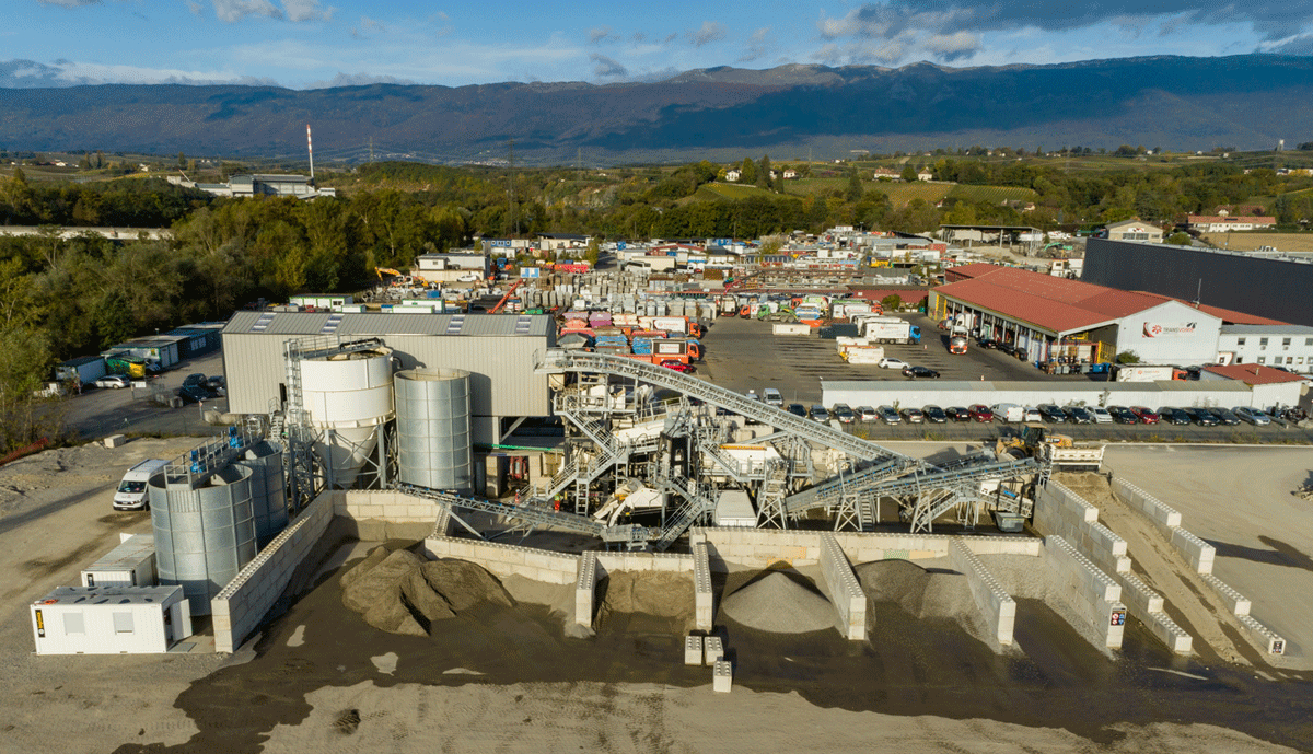 The washing plant produces sand and aggregates from material that would otherwise be sent to landfill