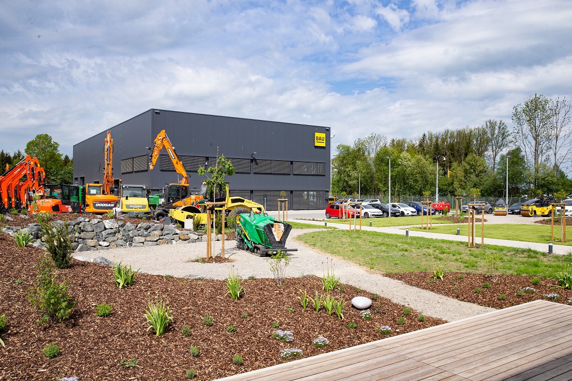 The new BAU Süddeutsche Baumaschinen Handels facility at its branch in Kempten