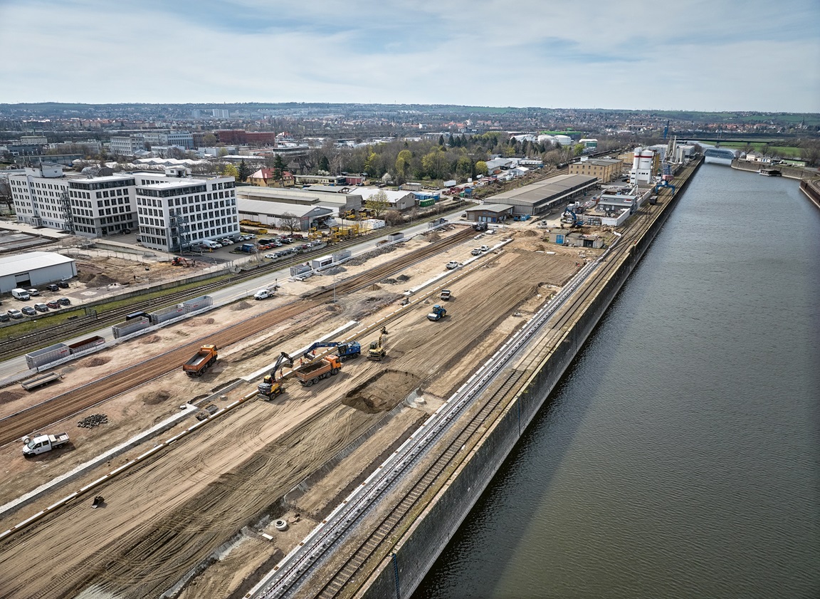 A Rock Crusher WRC 240i from Wirtgen is helping build a state-of-the-art trailer port for rail-road transshipment at the Dresden-Friedrichstadt port facilities. Pic: Wirtgen Group