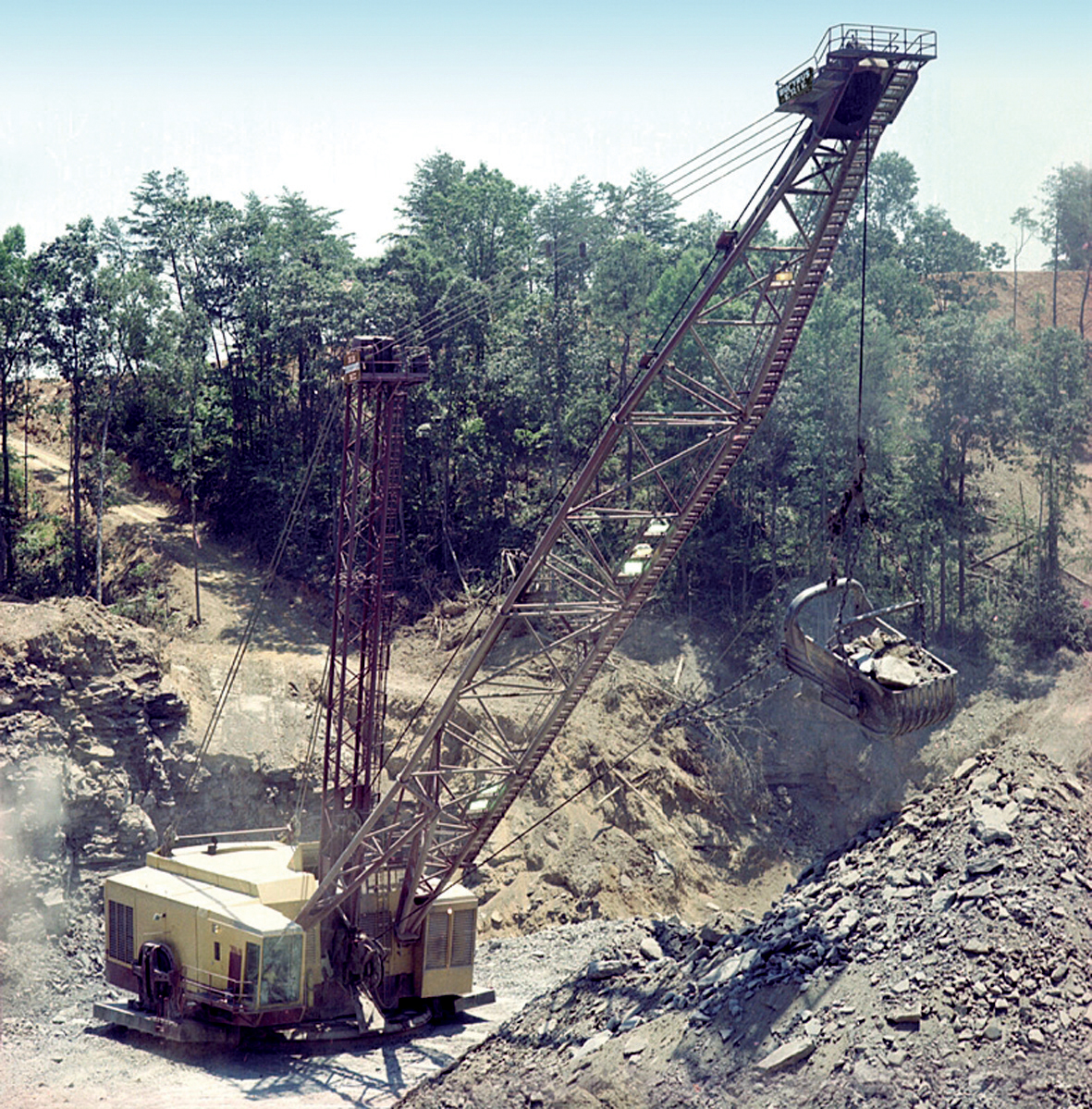 Bucyrus-Erie's 380-W modular dragline 