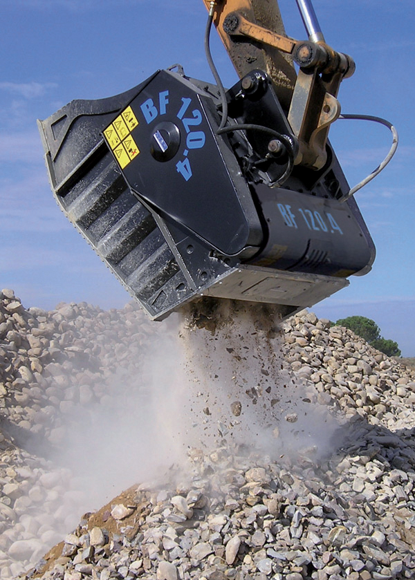 Bucket crusher emptying load 