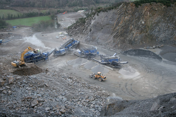 mobile crushing and screening plant at Latteragh