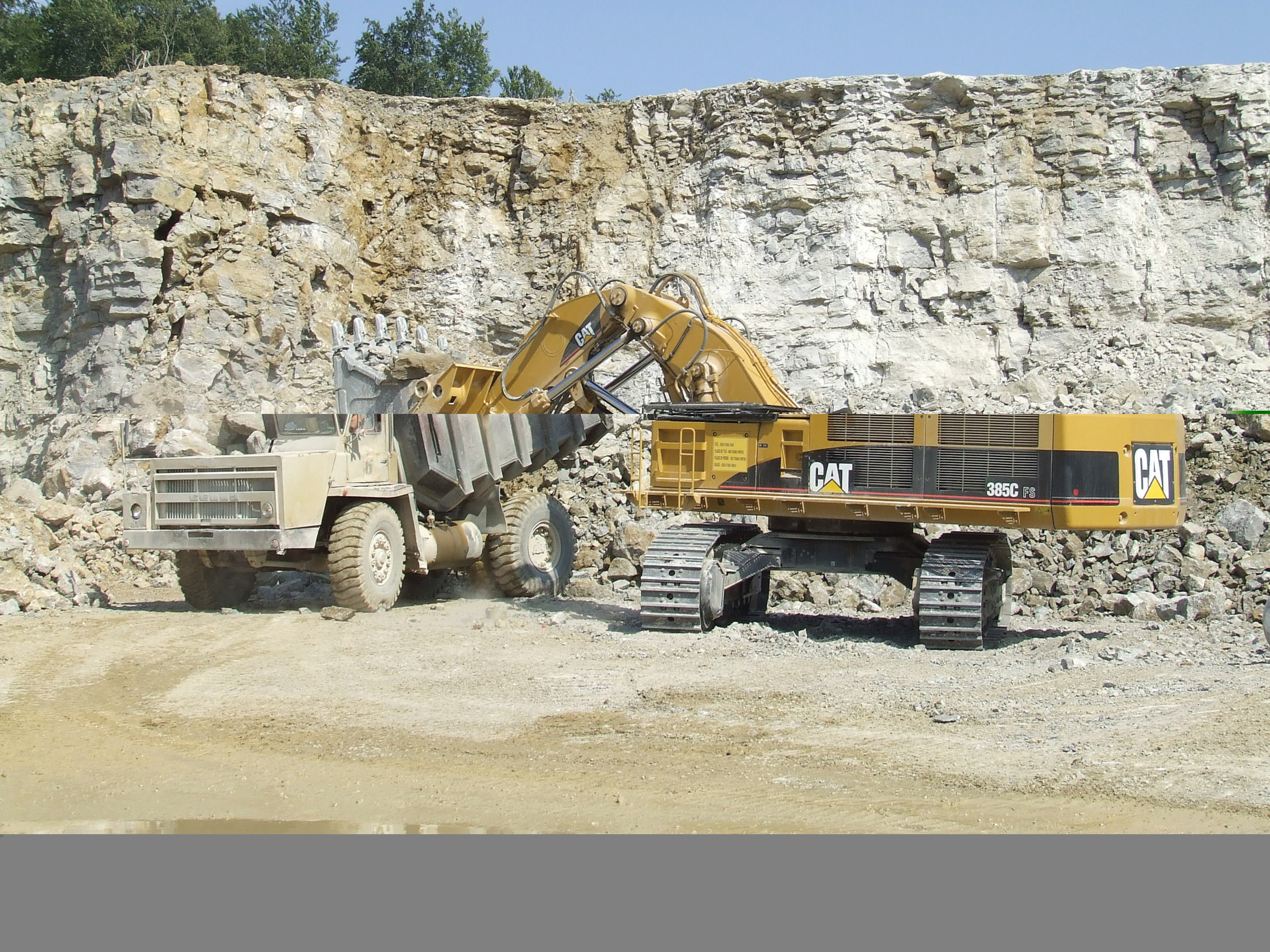 Front loading shovel at work