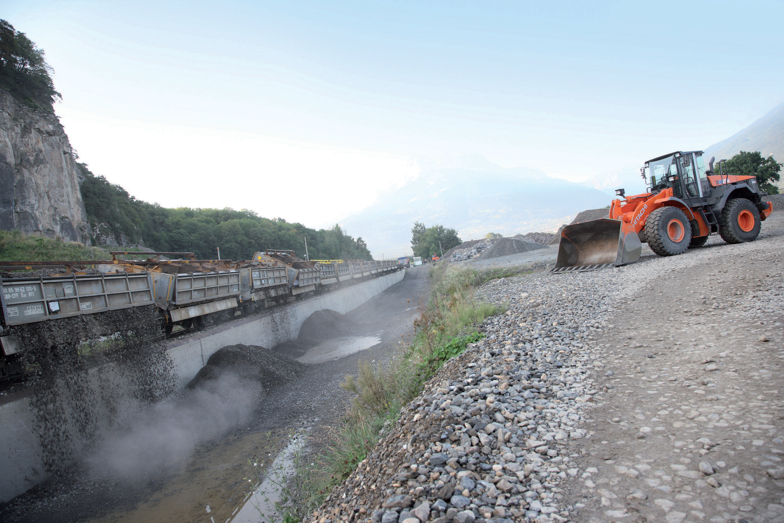 Train depositing aggregates