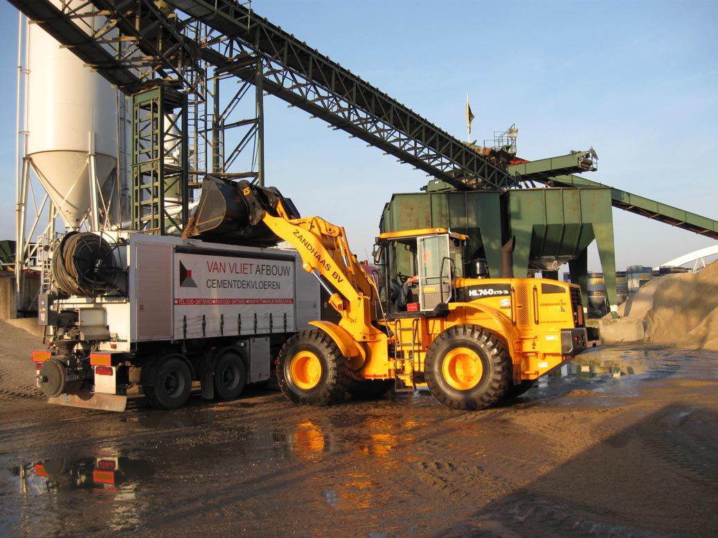 Hyundai's large HL760-7A wheeled loader