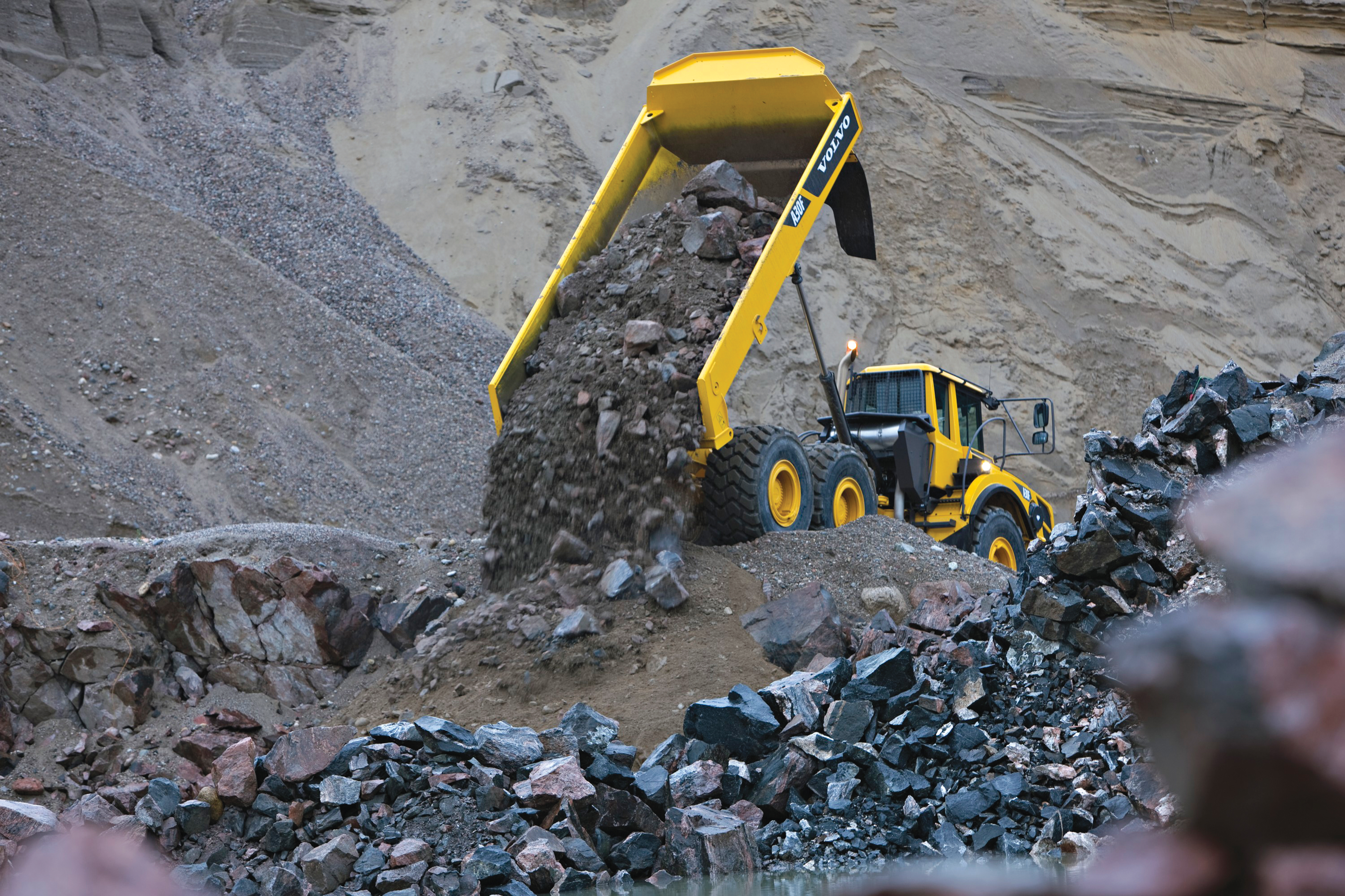 Volvo F-series ADT emptying its load