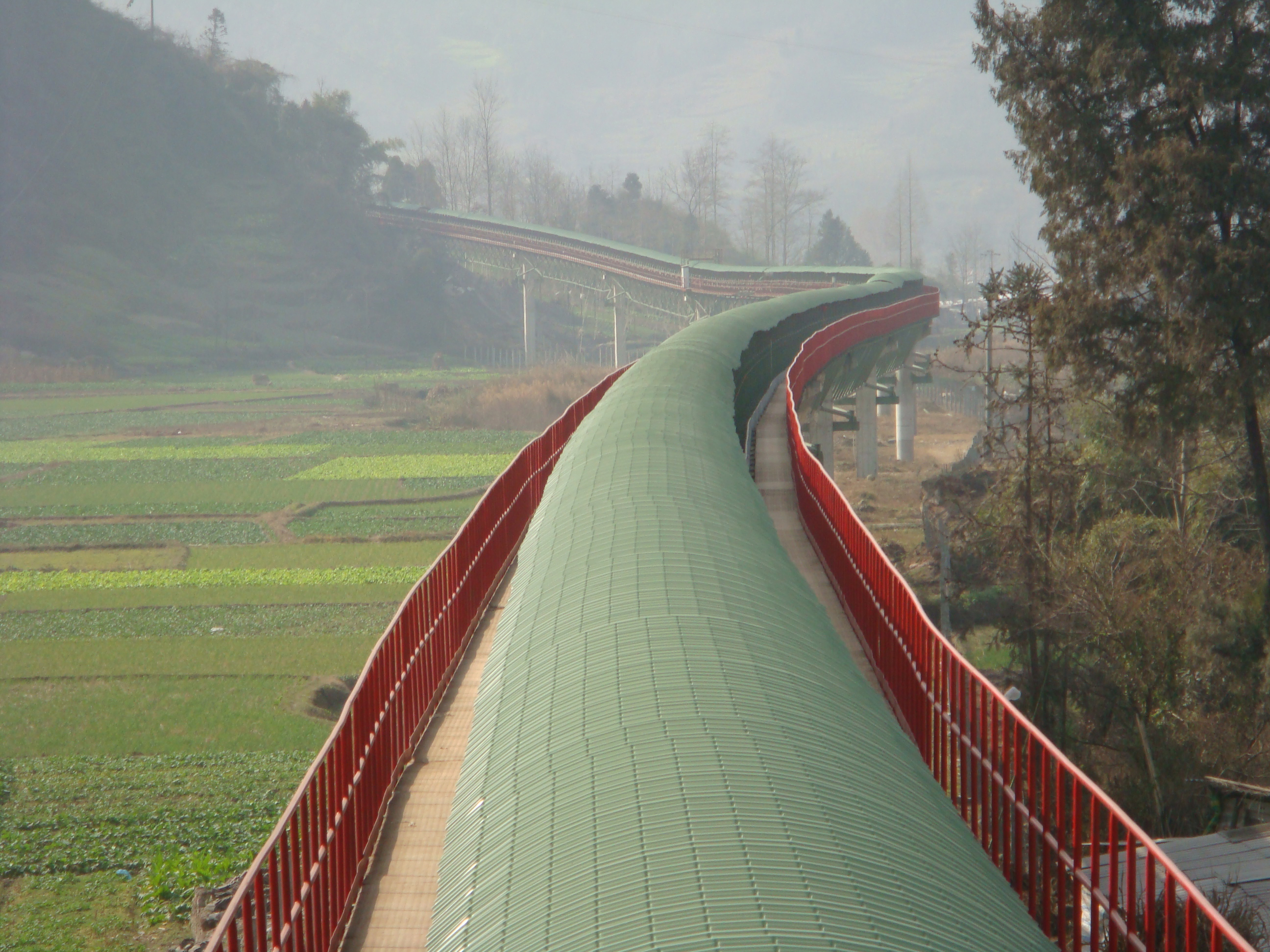 Asia Cement's new conveyor automates the handling of up to 2000tonnes of limestone from the quarry