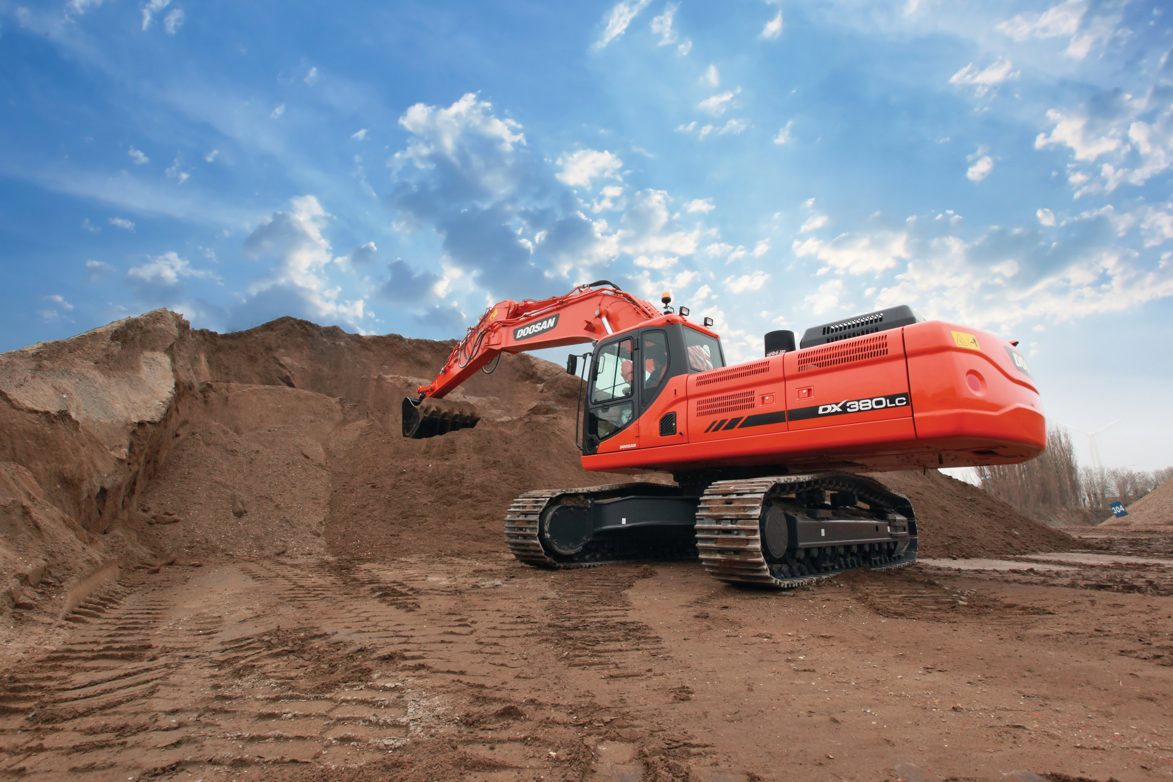 Doosan’s new Stage IIIB compliant DX380LC-3