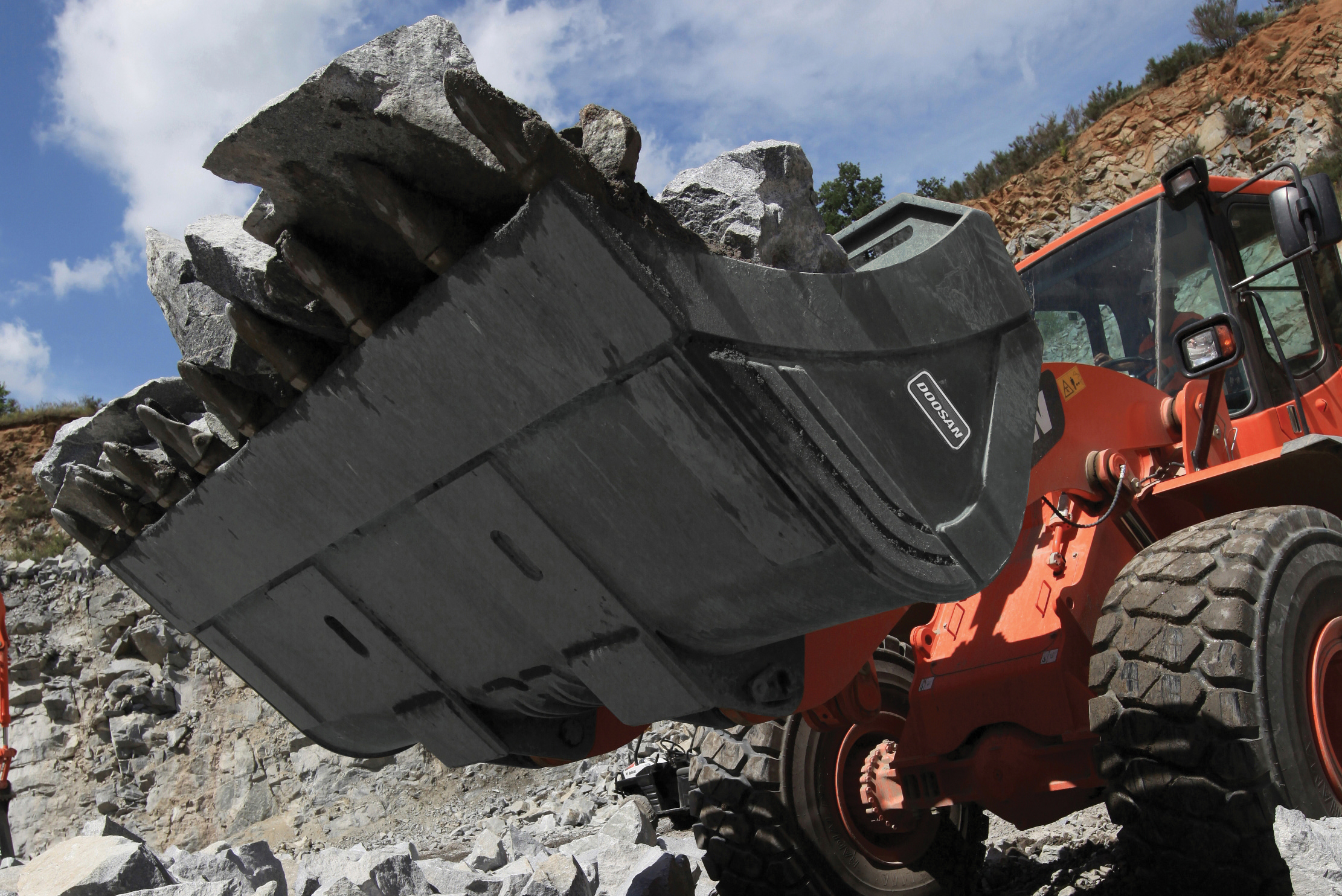 Doosan’s heavy bucket attachment