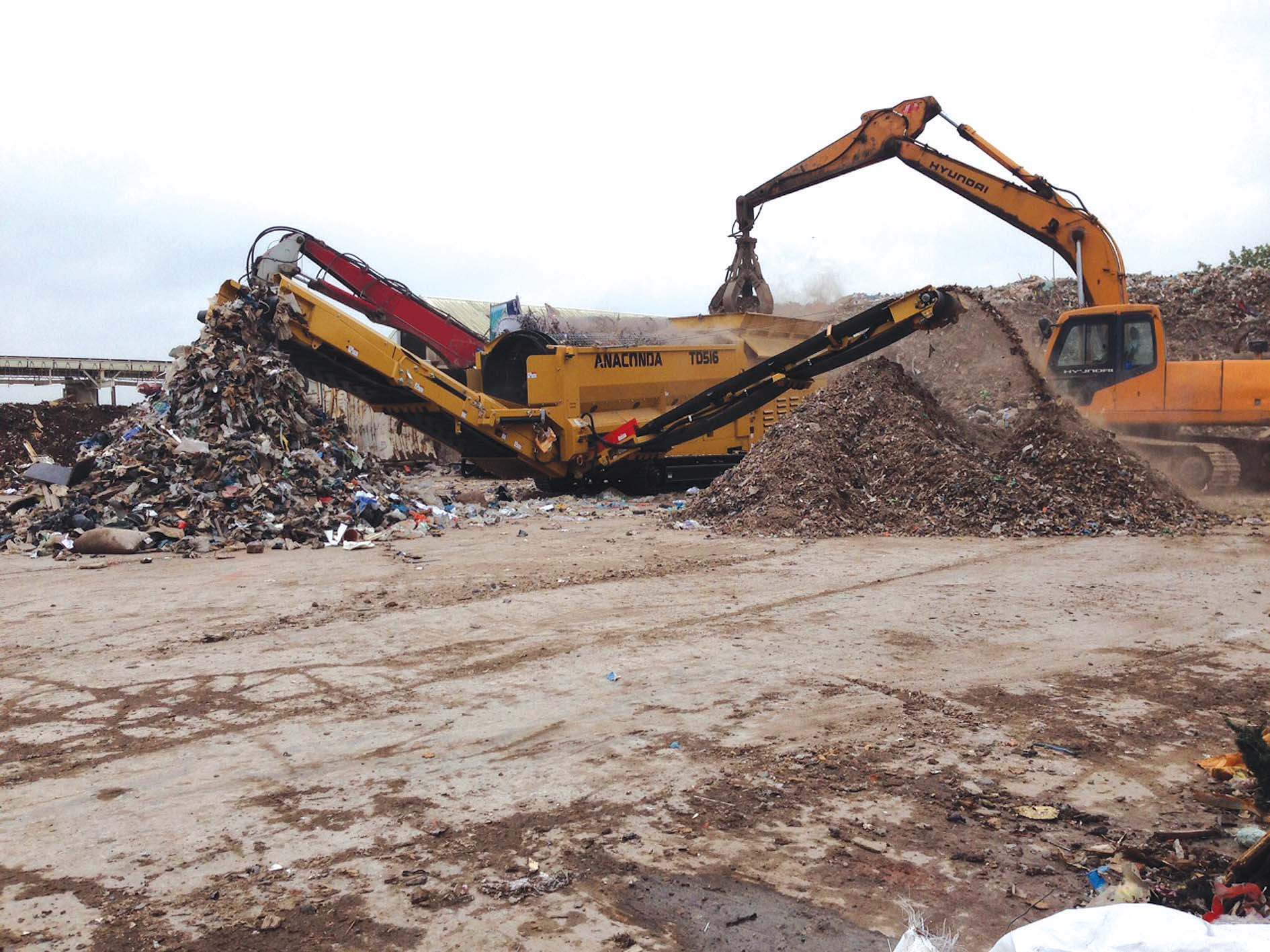 Anaconda TD516 trommel tackles mixed waste