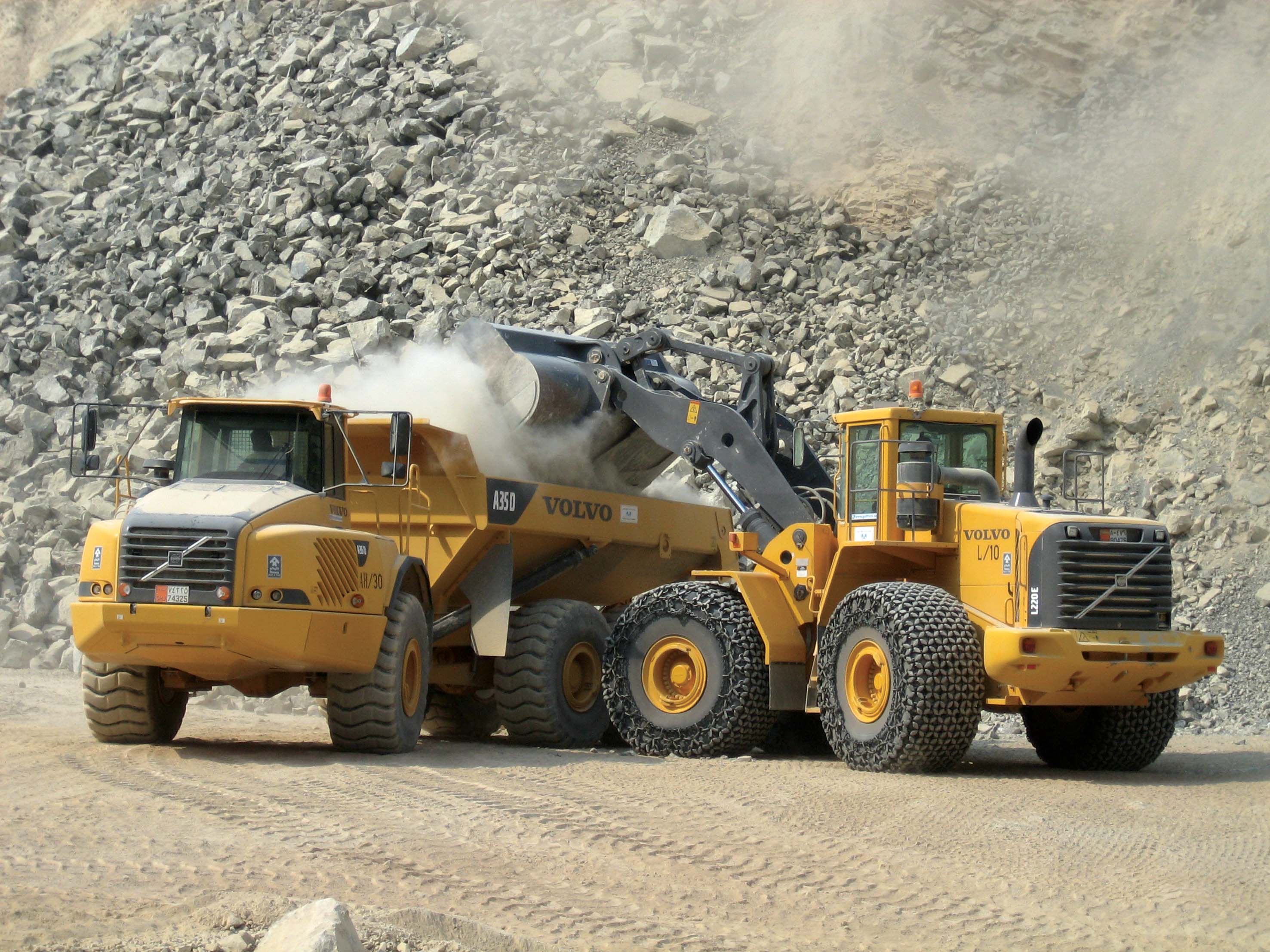 Volvo haulers and wheeled loaders at Fujairah