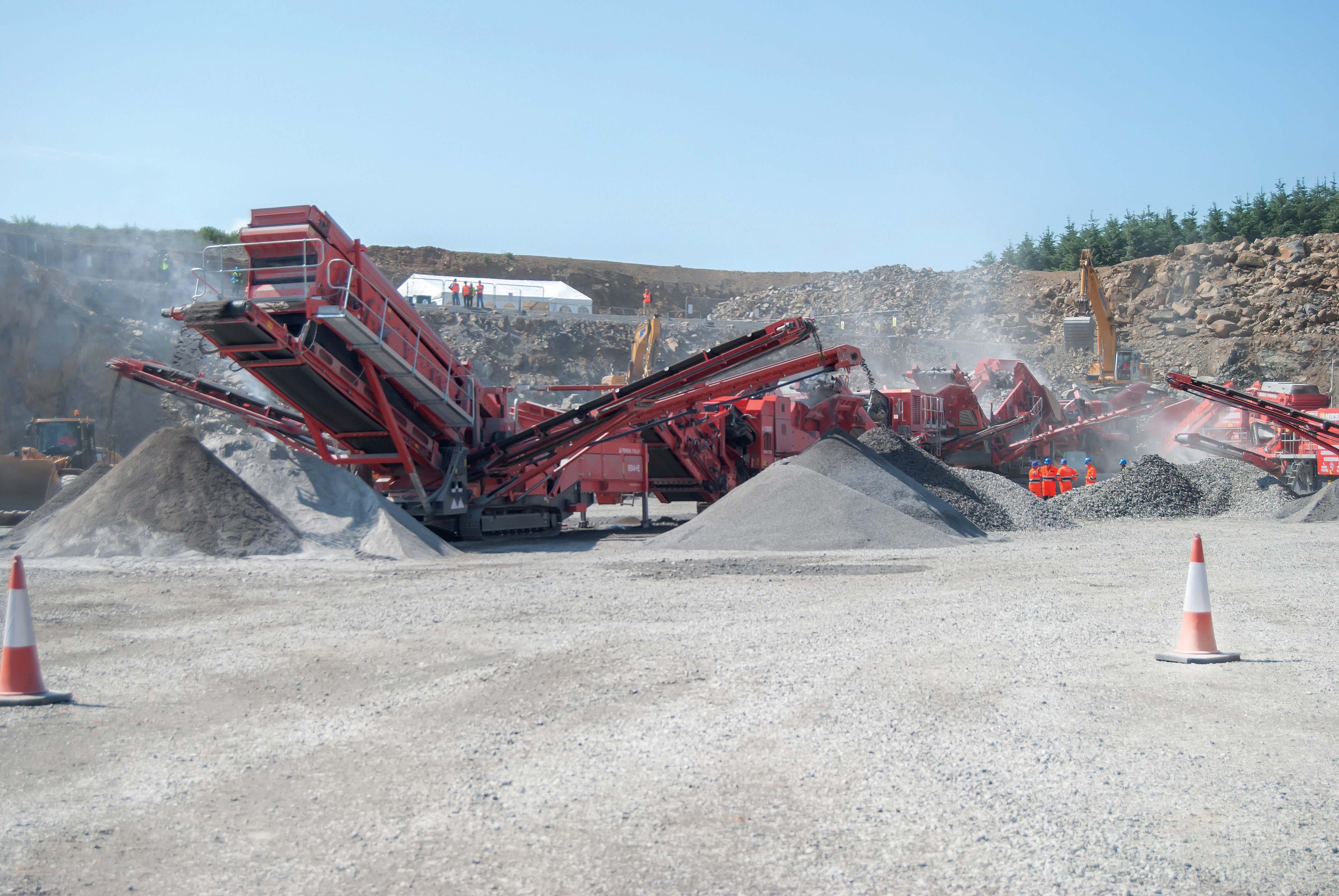 Terex Finlay 694+E inclined screen