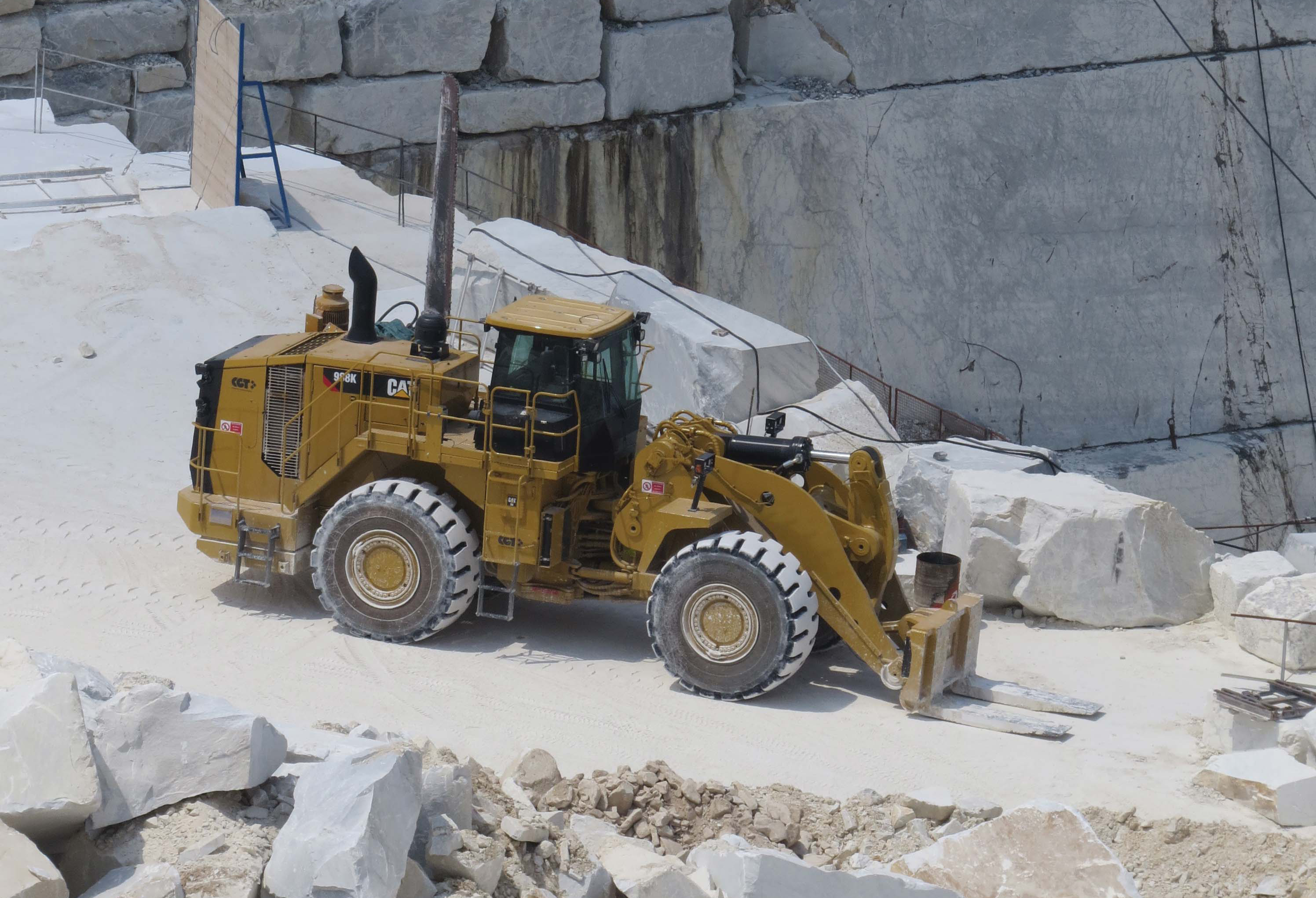 A Caterpillar 988K in action at the Gioia Quarry