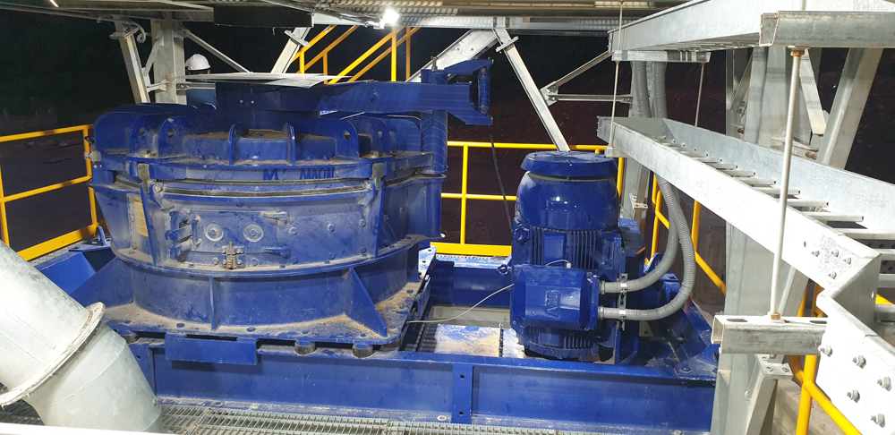 The BHS rotor impact mill of type RPM 1513 in use for sand production: The high-performance crusher achieves a high crushing ratio with a vertical shaft.