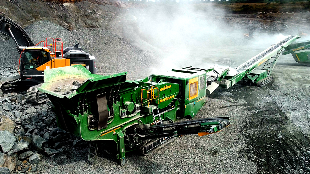 The heavy duty J4 is suited to aggregates, C&D recycling and site preparation