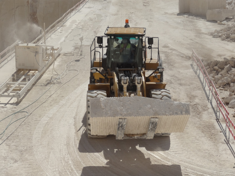 980K wheeled loader with block