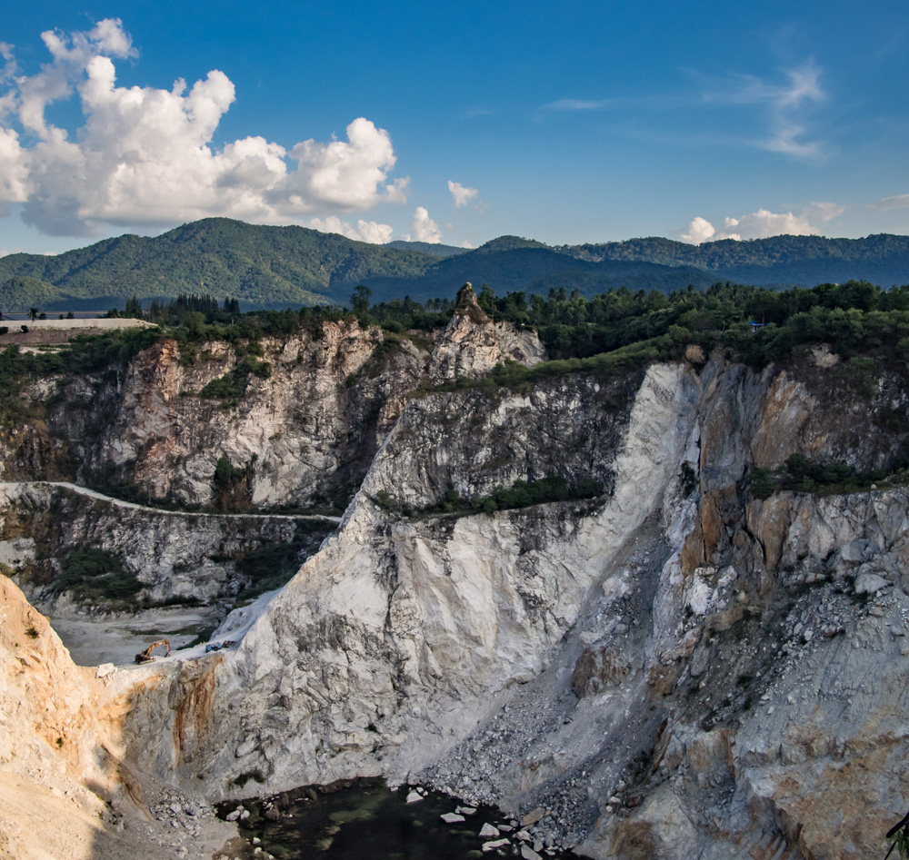 An abandoned quarry in Thailand © Bjginny | Dreamstime.com