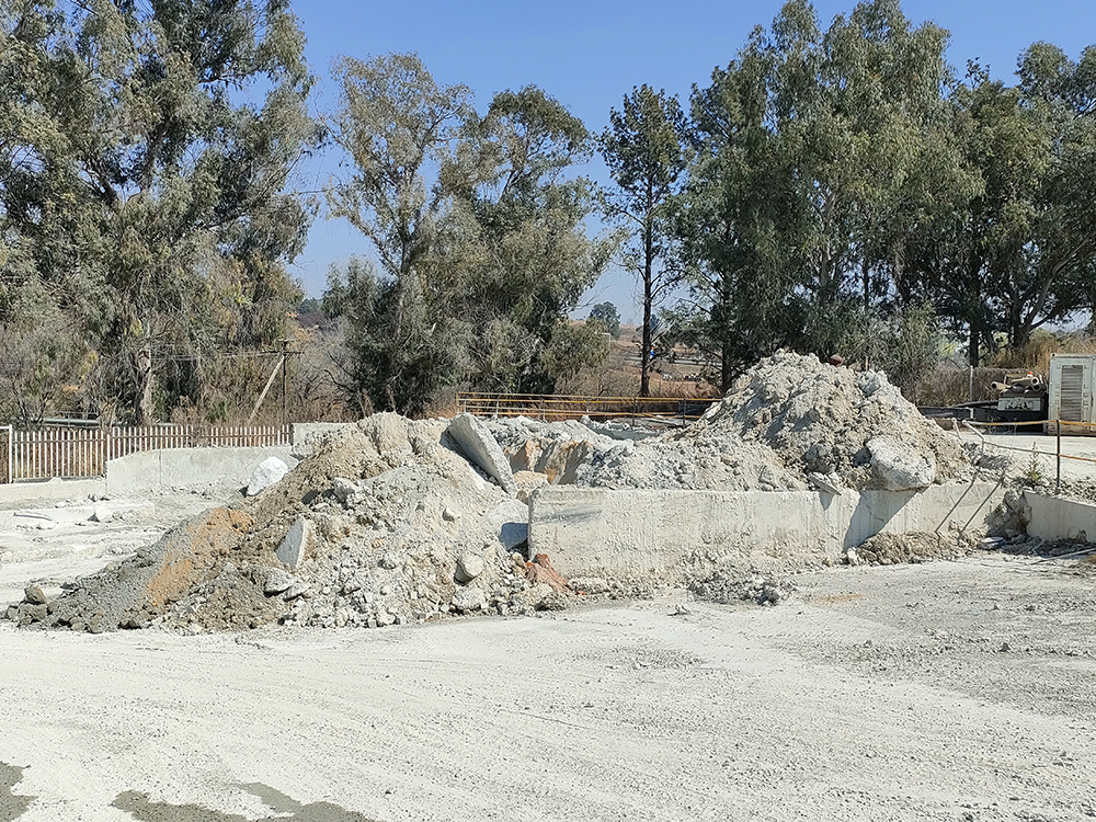 As part of contribution to the circular economy, AfriSam Jukskei recycles return concrete from the readymix trucks