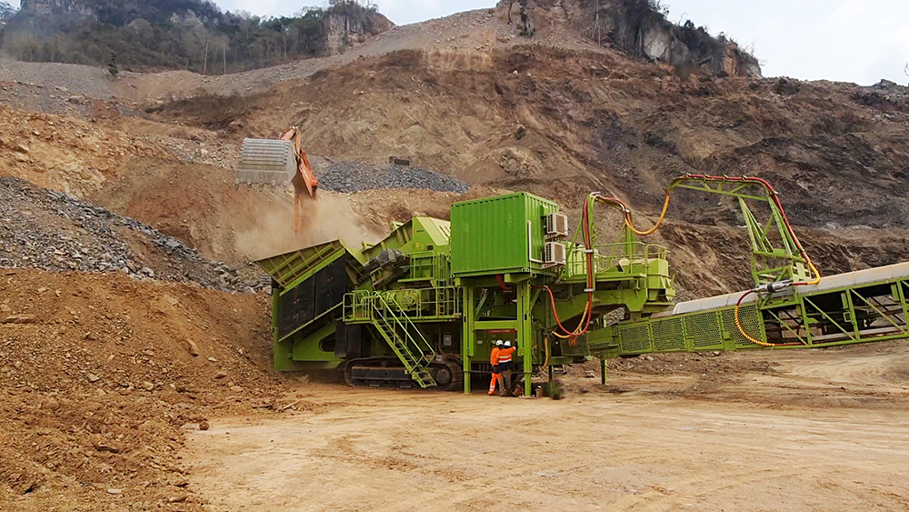 The LT1510RC plant being loaded with material for processing 