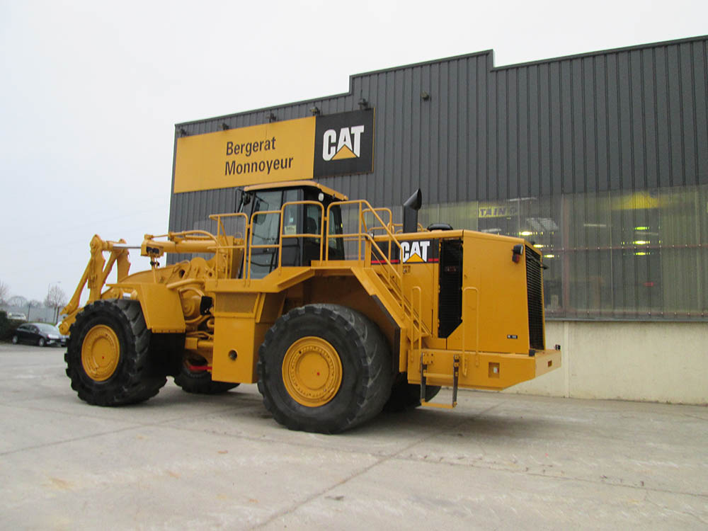 A Cat 988H wheeled loader before (above) and after (below) a rebuild by Caterpillar’s France dealer Bergerat Monnoyeur