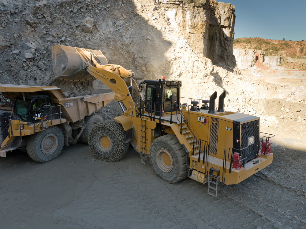 The new Cat 992 wheeled loader is said to set a new standard by offering up to 32% greater productivity than its predecessor, the 992K