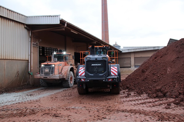 August Lücking GmbH & Co. KG's Doosan wheeled loaders