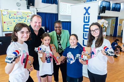 Schoolchildren learning about CEMEX's A Circular World educational programme