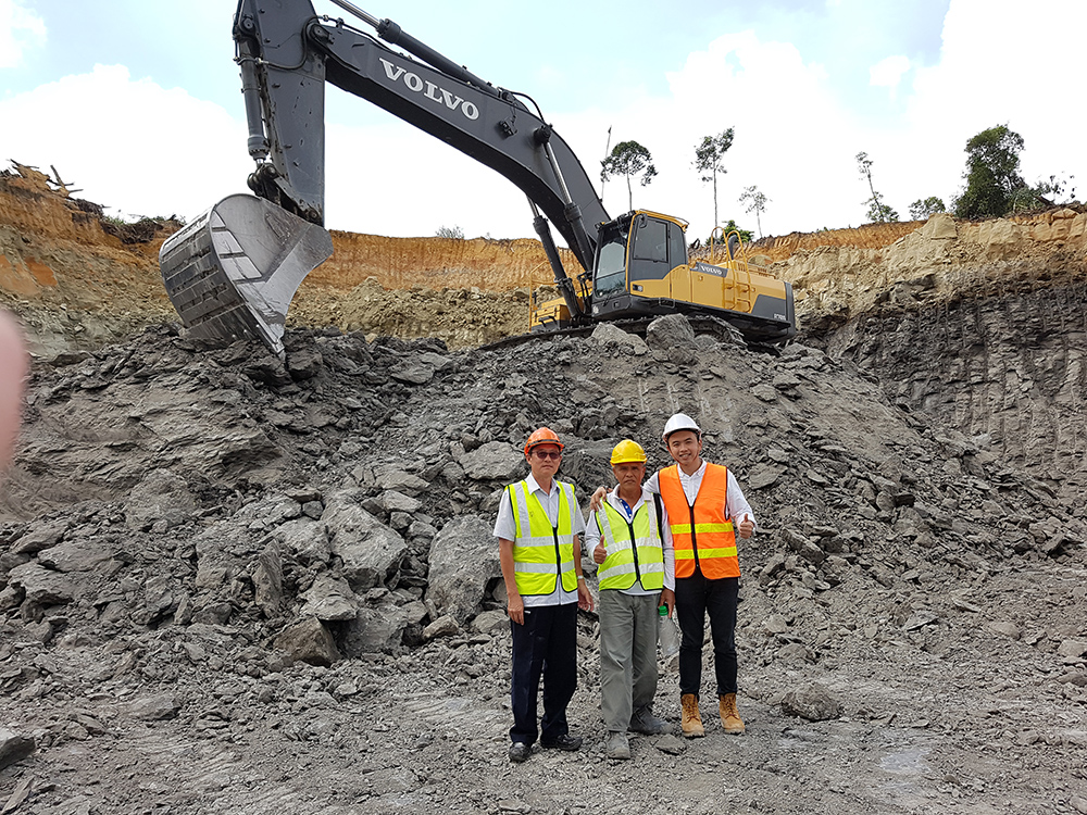 Personnel at a Philippines quarry with a Volvo CE EC750D excavator