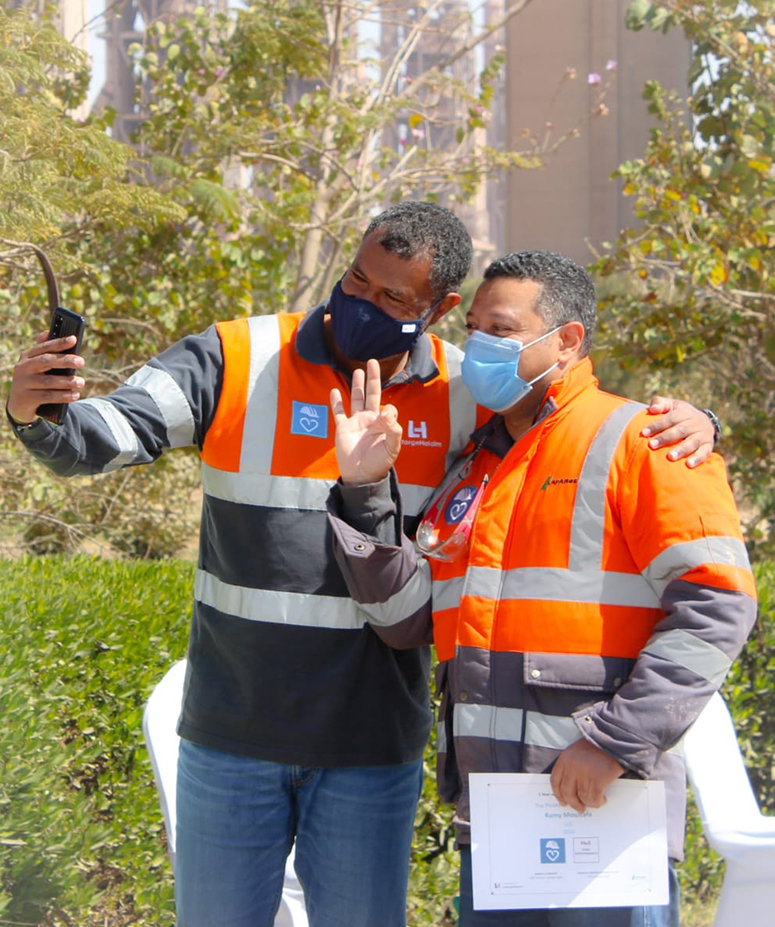 Lafarge Egypt’s CEO enjoys a light-hearted moment with a company employee