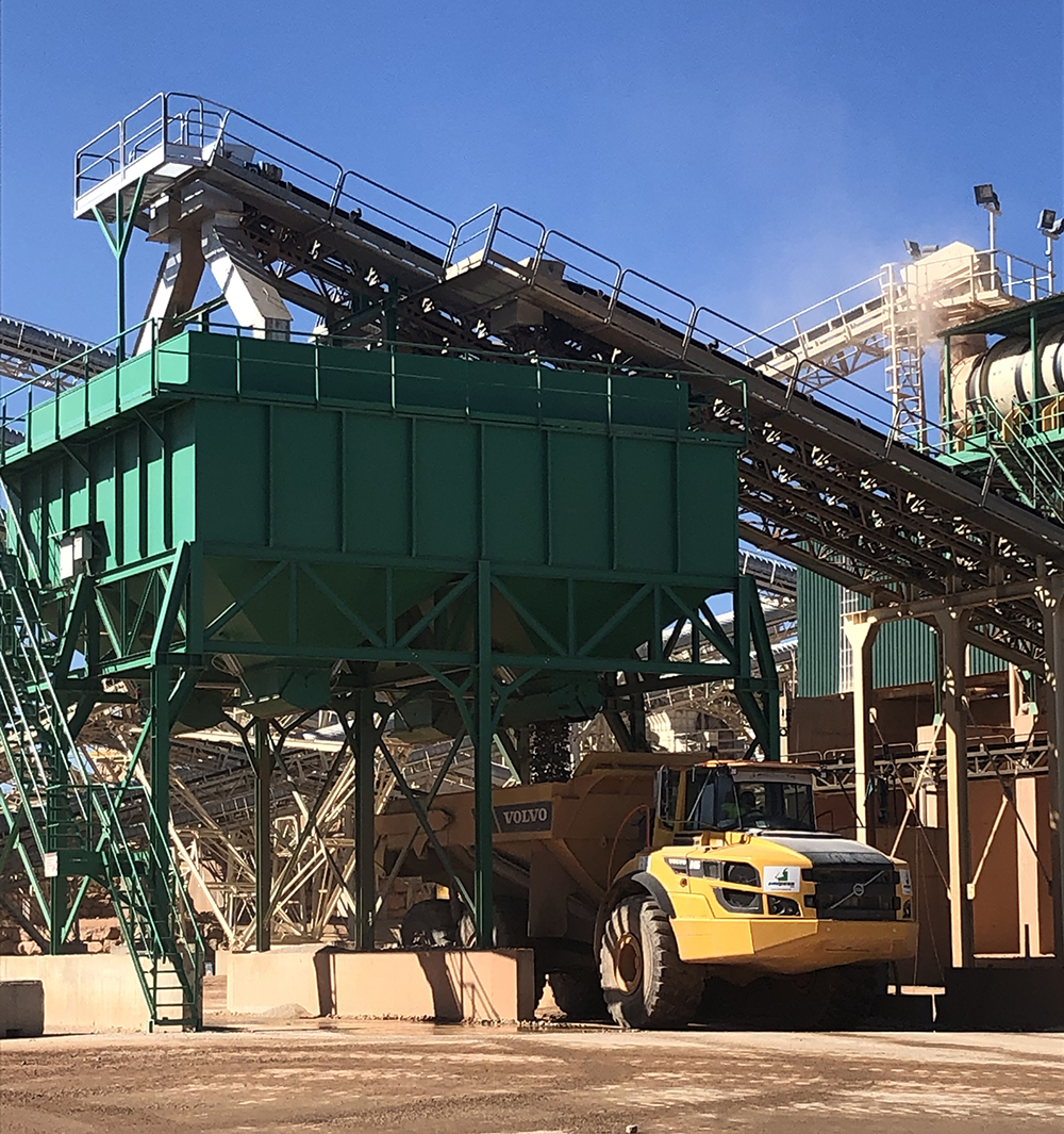 A haul truck being loaded at Cantera el Poyo Quarry