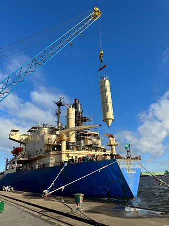 Installing Sodaflexx on the Bontrup Amsterdam vessel. Pic: Bontrup Aggregates