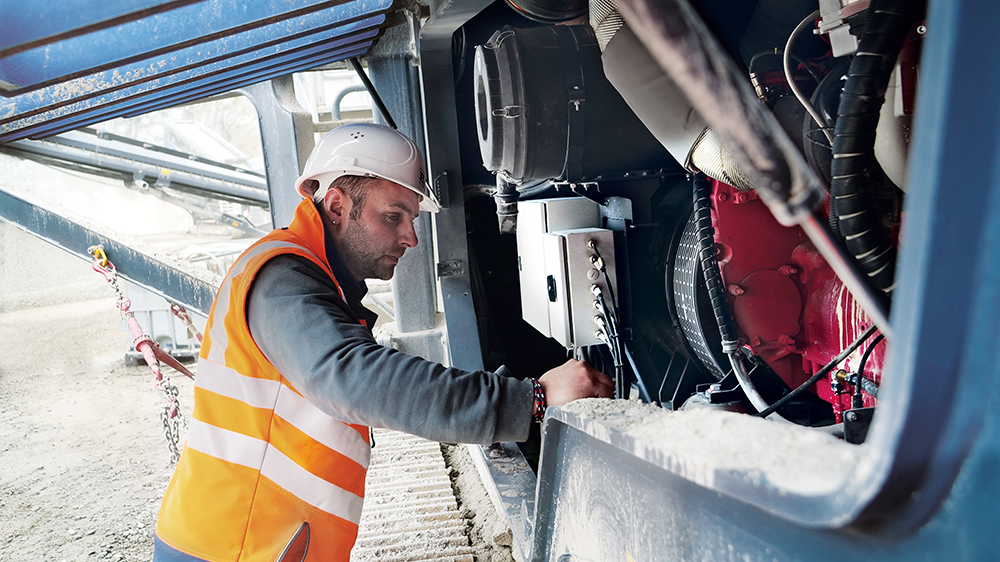 Wide opening flaps and the practical arrangement of the relevant components reduce the complexity of the daily checks, maintenance and changing worn parts on the Kleemann machines