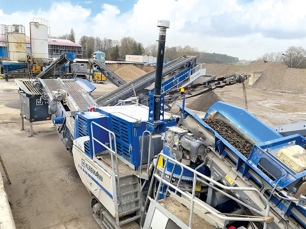 Erdtrans is using a Kleemann cone crusher to recycle railway ballast