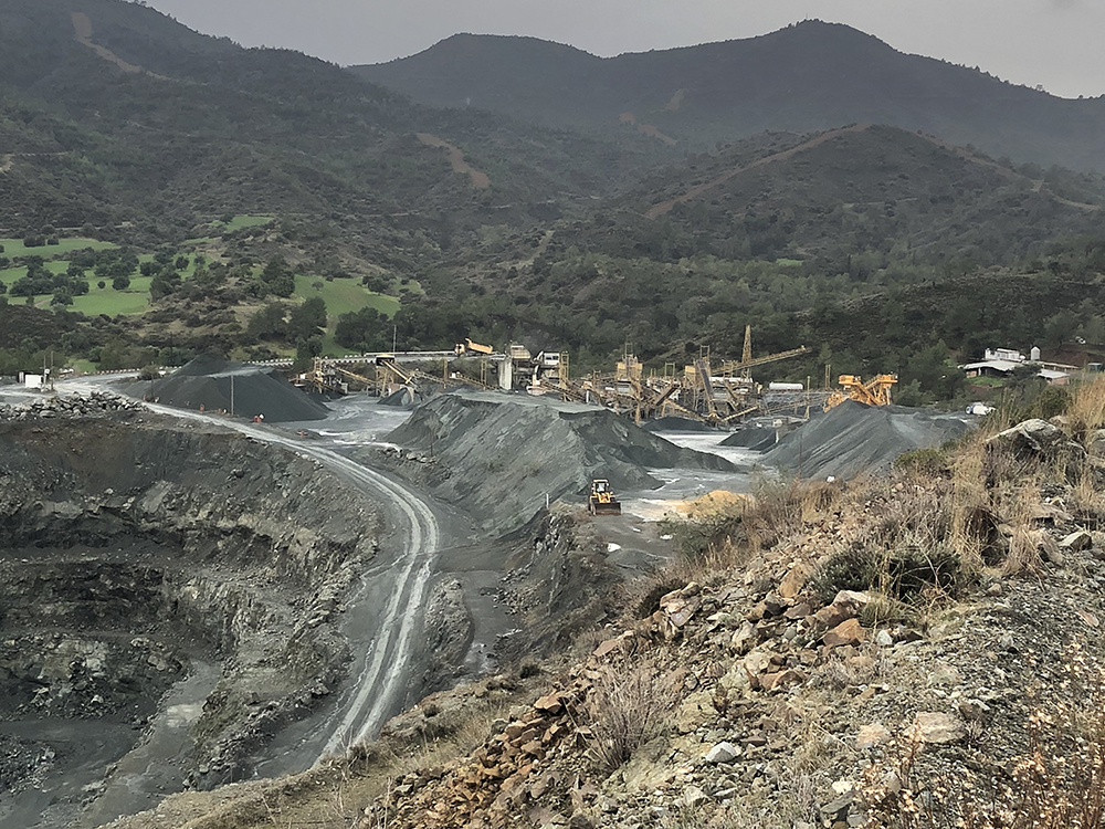 Latomio Pyrgon quarry produced 360,000 tonnes of diabase rock aggregates of various sizes and sand in 2019, mainly for concrete plant customers